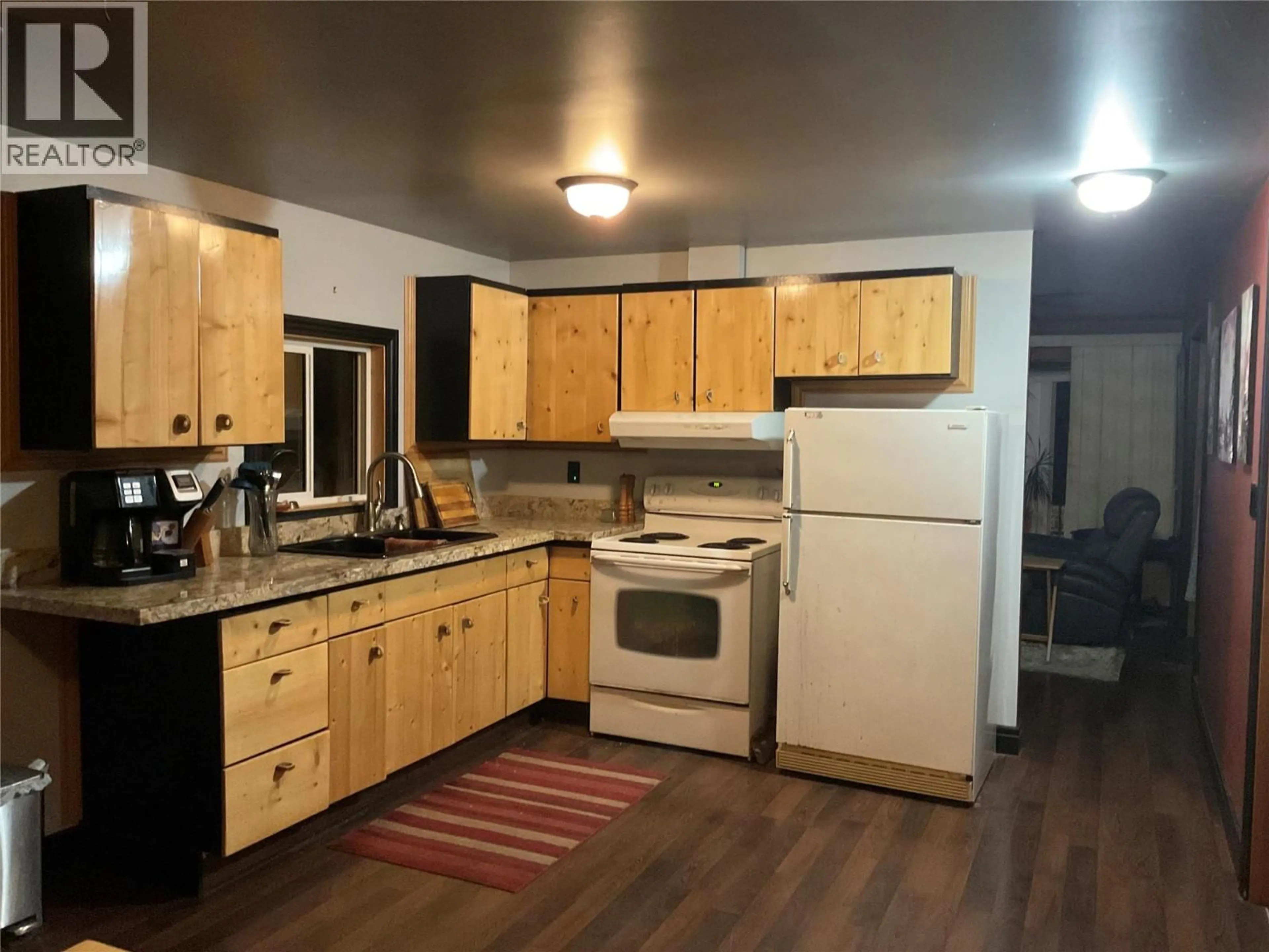 Standard kitchen, wood/laminate floor for 19 - 2714 LOWER 6 MILE ROAD, Nelson British Columbia V1L6L4