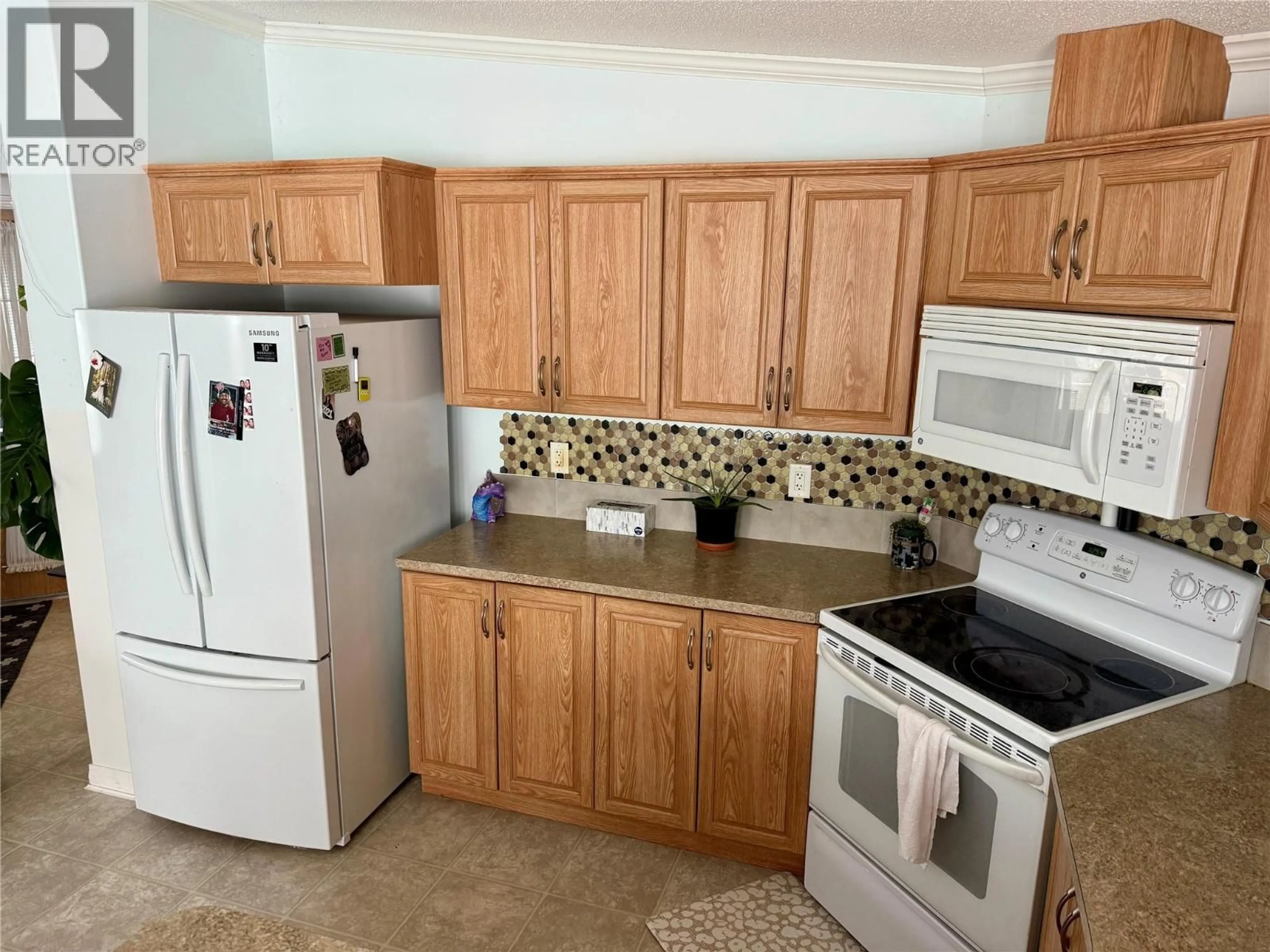 Standard kitchen, ceramic/tile floor for 900 105 AVENUE, Dawson Creek British Columbia V1G2L1