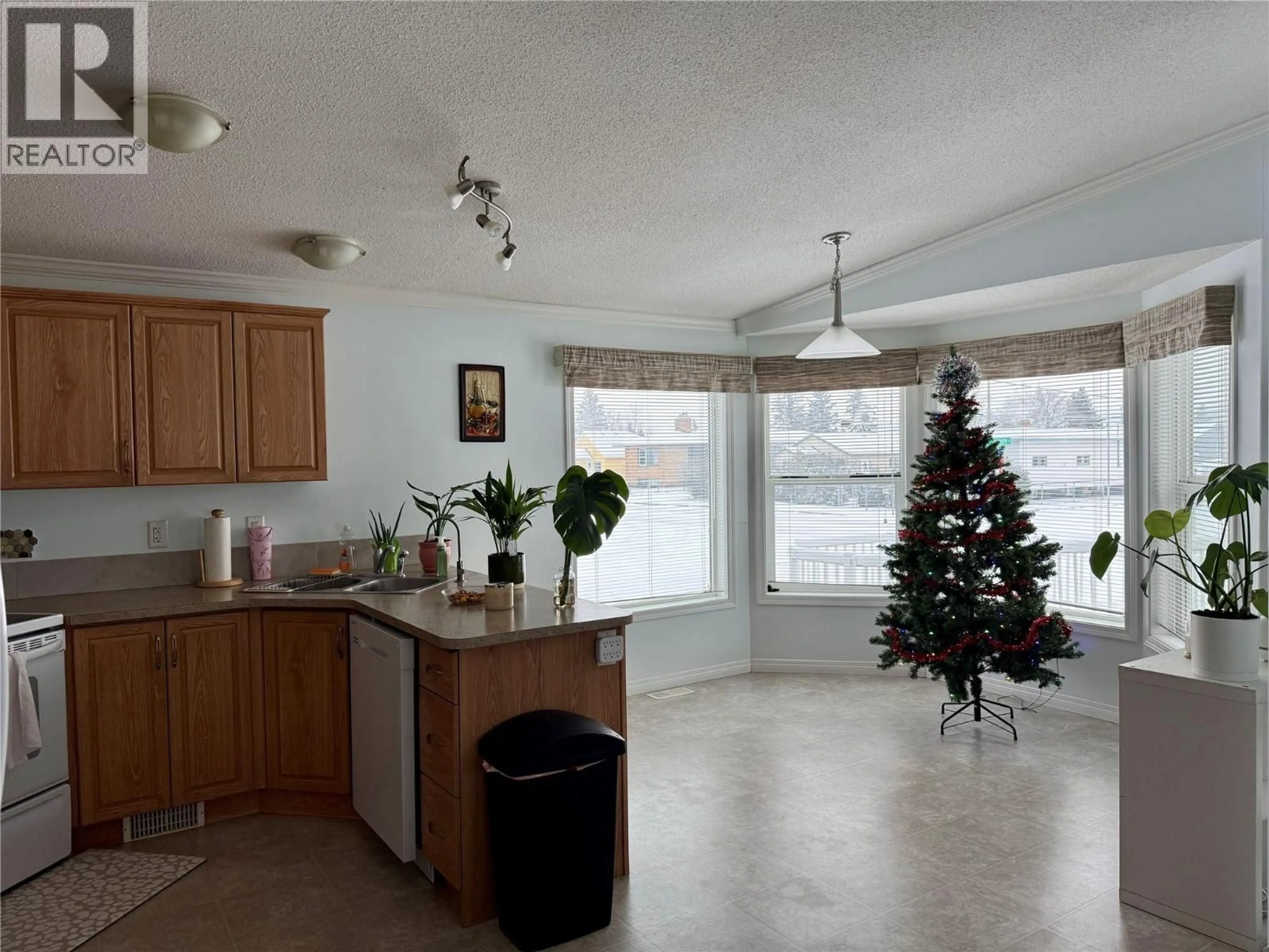 Open concept kitchen, unknown for 900 105 AVENUE, Dawson Creek British Columbia V1G2L1