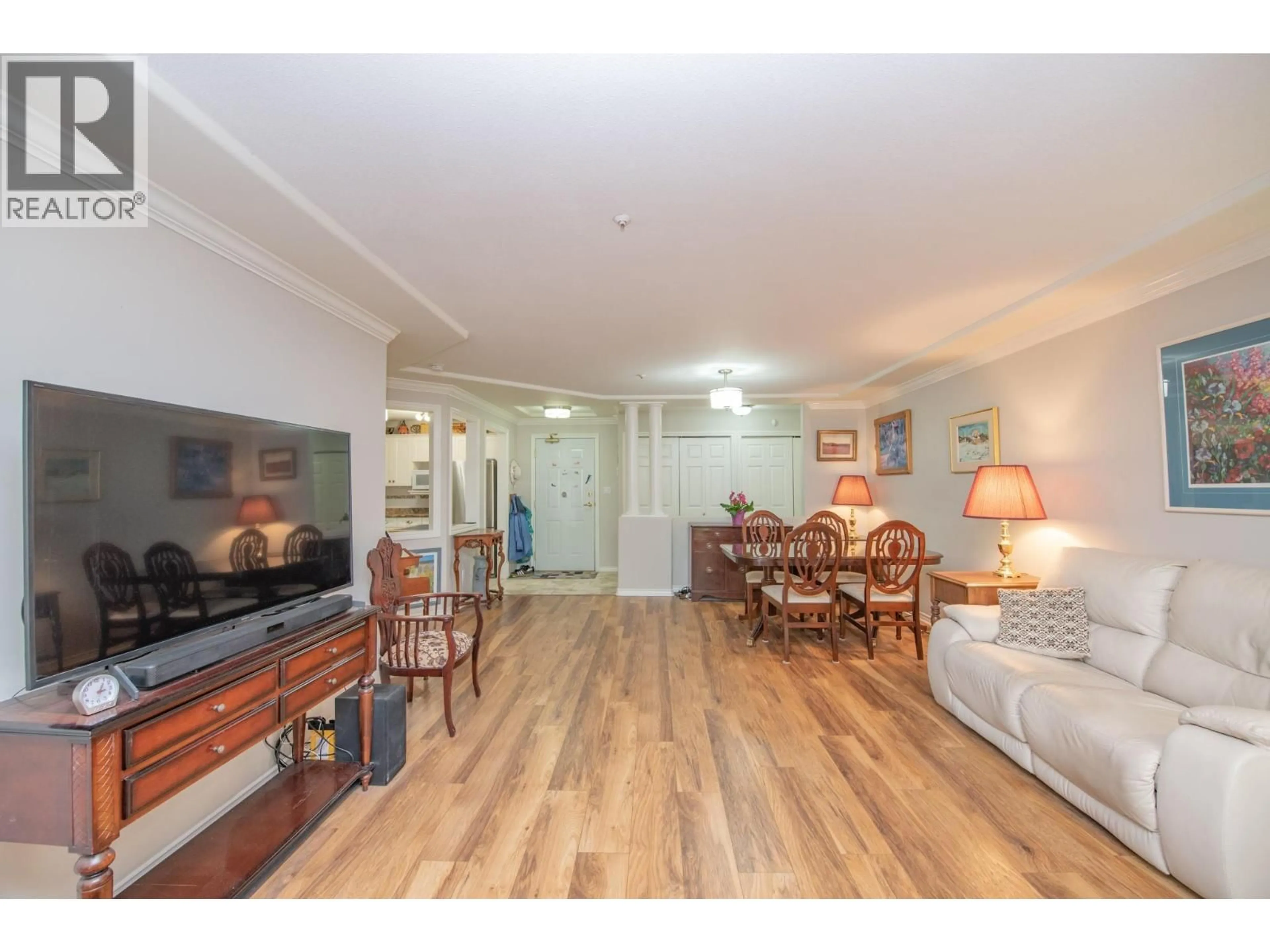 Living room with furniture, unknown for 102 - 3300 CENTENNIAL DRIVE, Vernon British Columbia V1T9M5