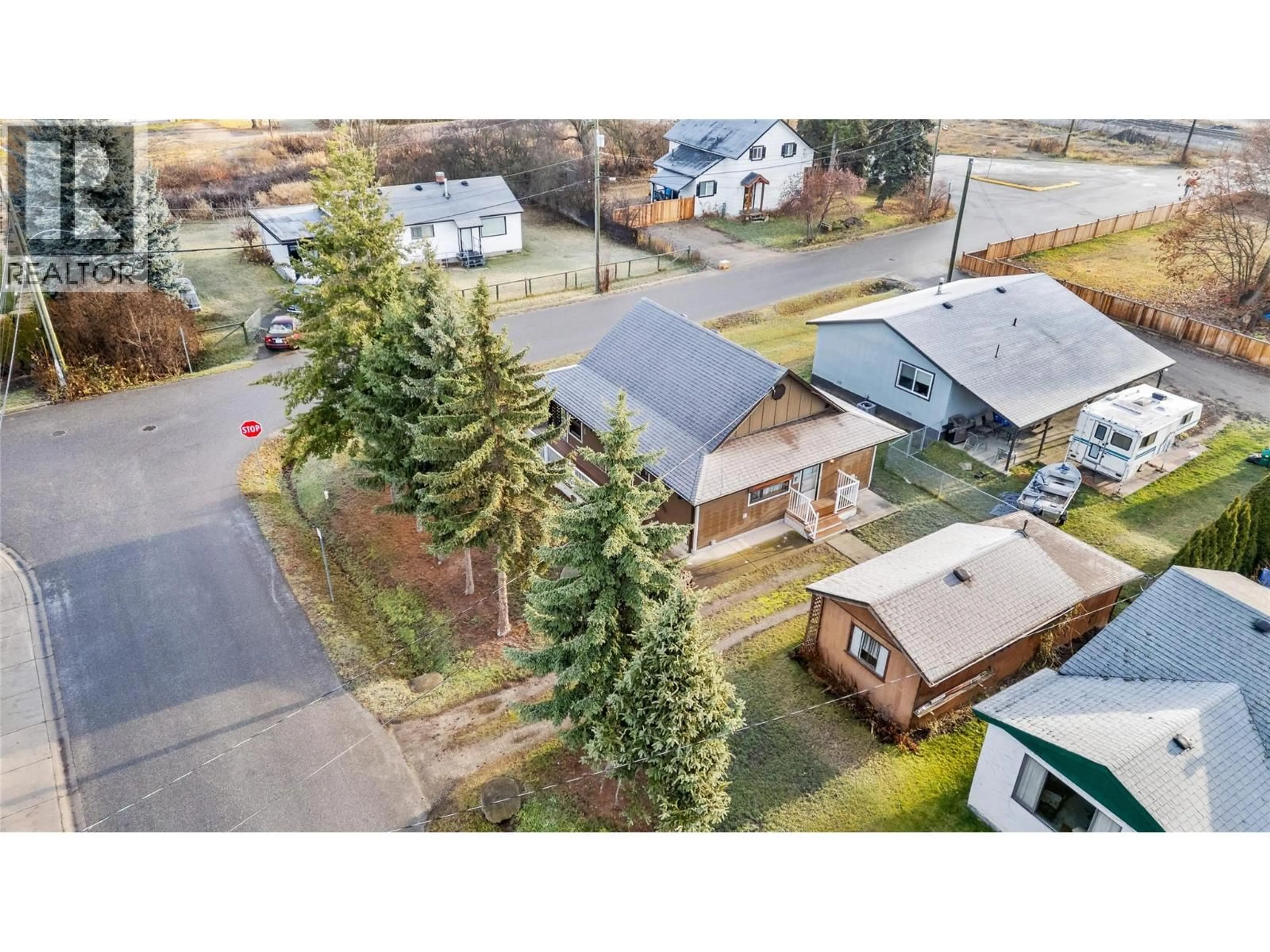 A pic from outside/outdoor area/front of a property/back of a property/a pic from drone, street for 281 HUDSON STREET NORTHWEST, Salmon Arm British Columbia V1E4M2