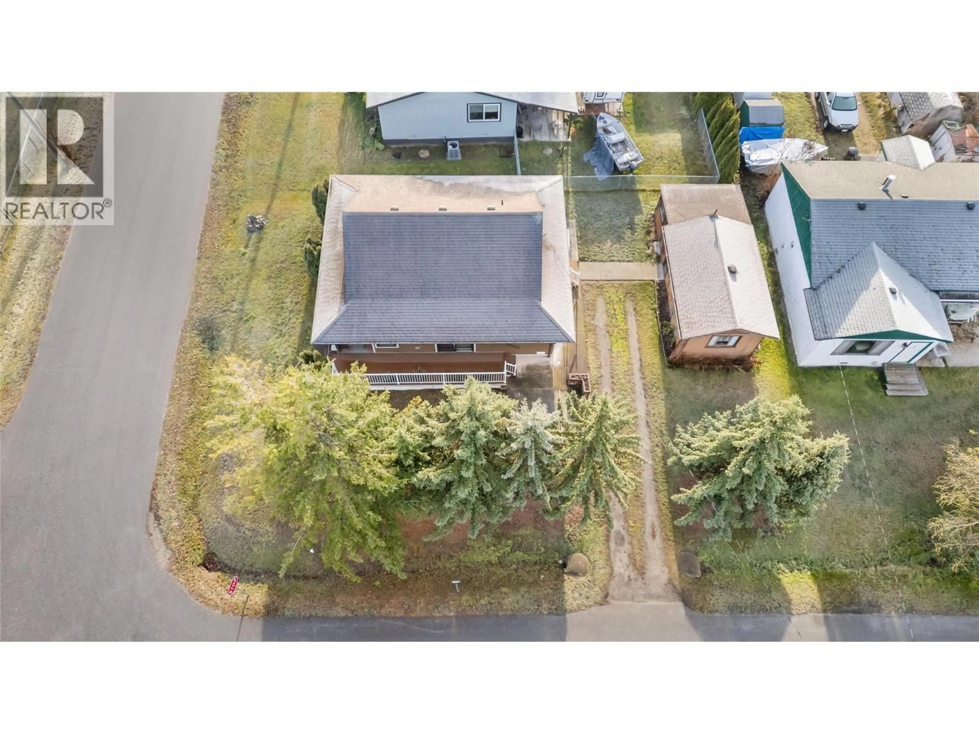 A pic from outside/outdoor area/front of a property/back of a property/a pic from drone, street for 281 HUDSON STREET NORTHWEST, Salmon Arm British Columbia V1E4M2