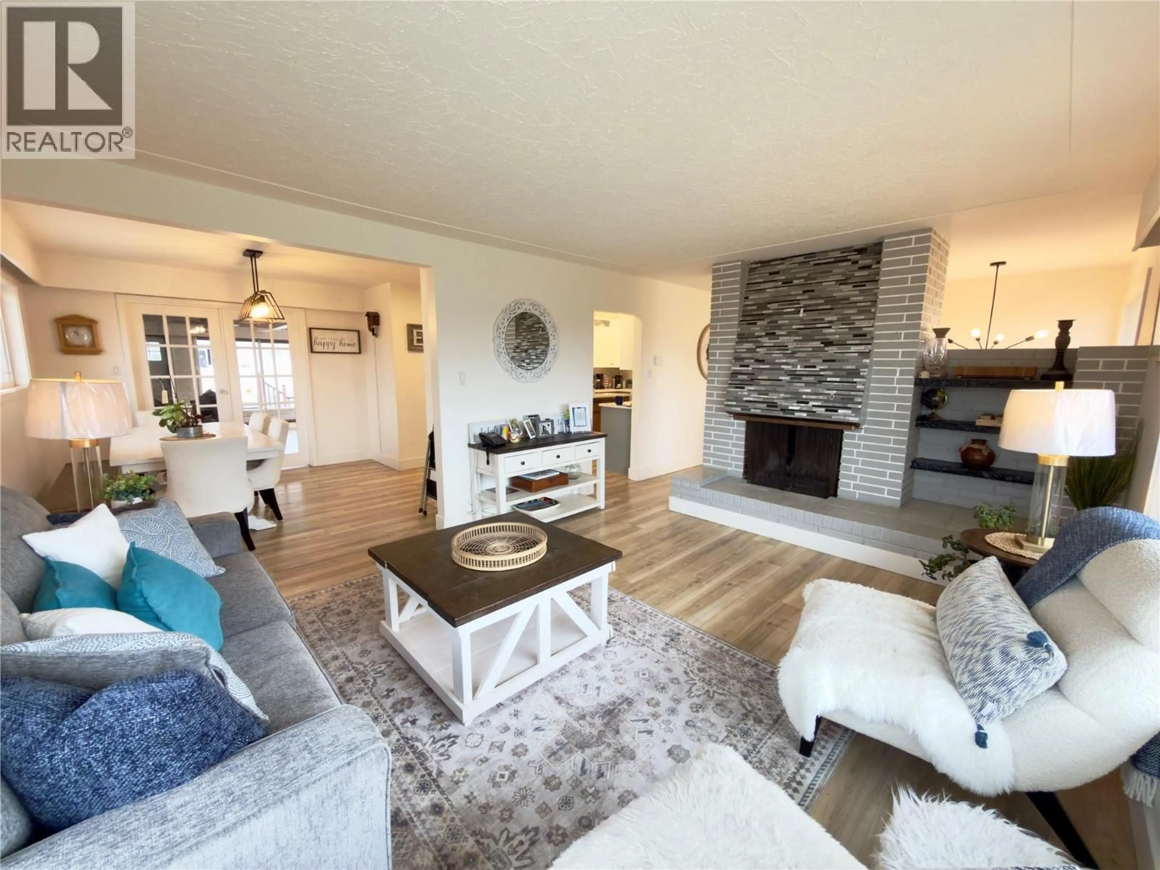 Living room with furniture, unknown for 1515 ROBINSON CRESCENT, Kamloops British Columbia V2C3J2