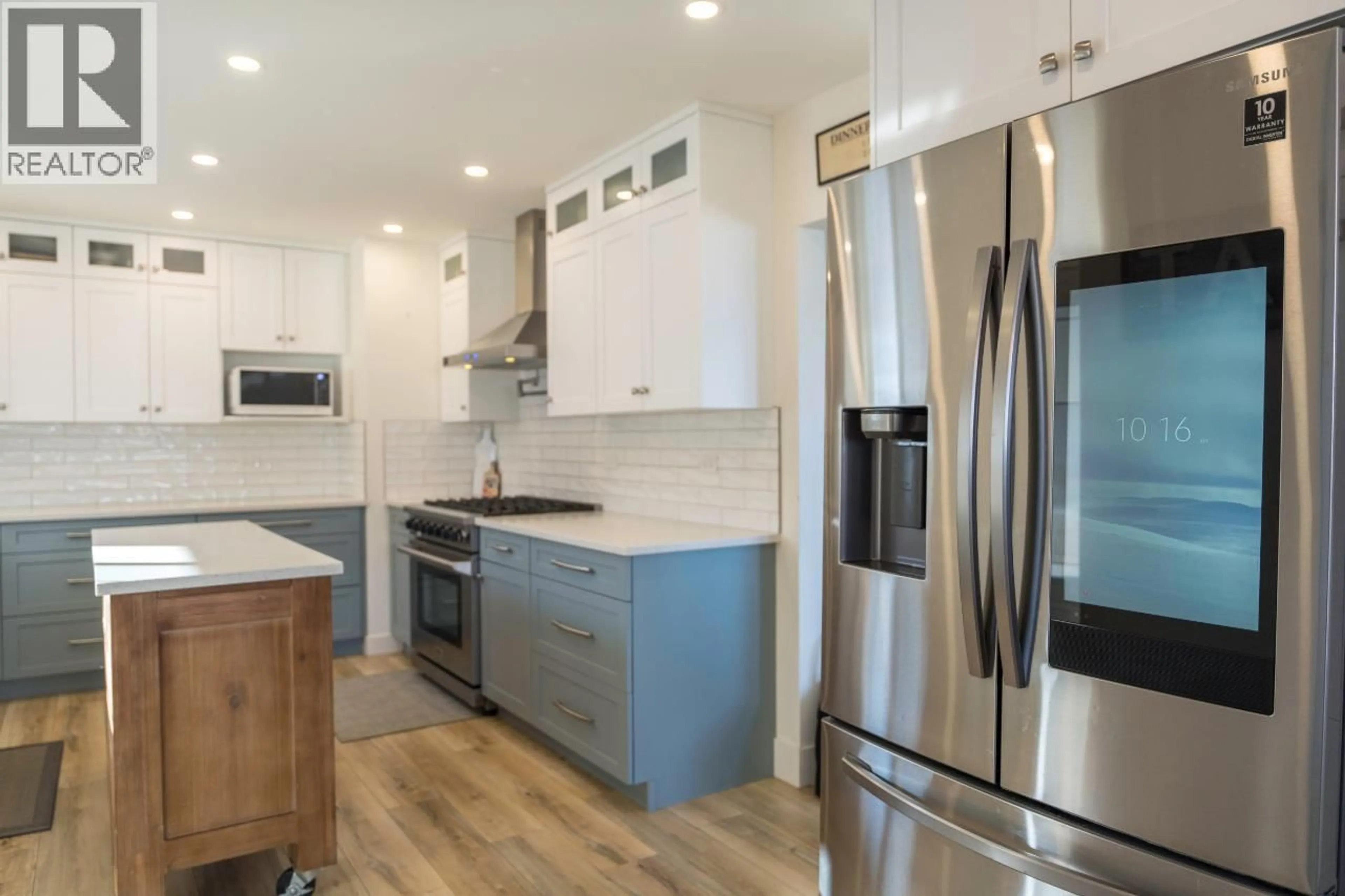 Open concept kitchen, unknown for 1515 ROBINSON CRESCENT, Kamloops British Columbia V2C3J2