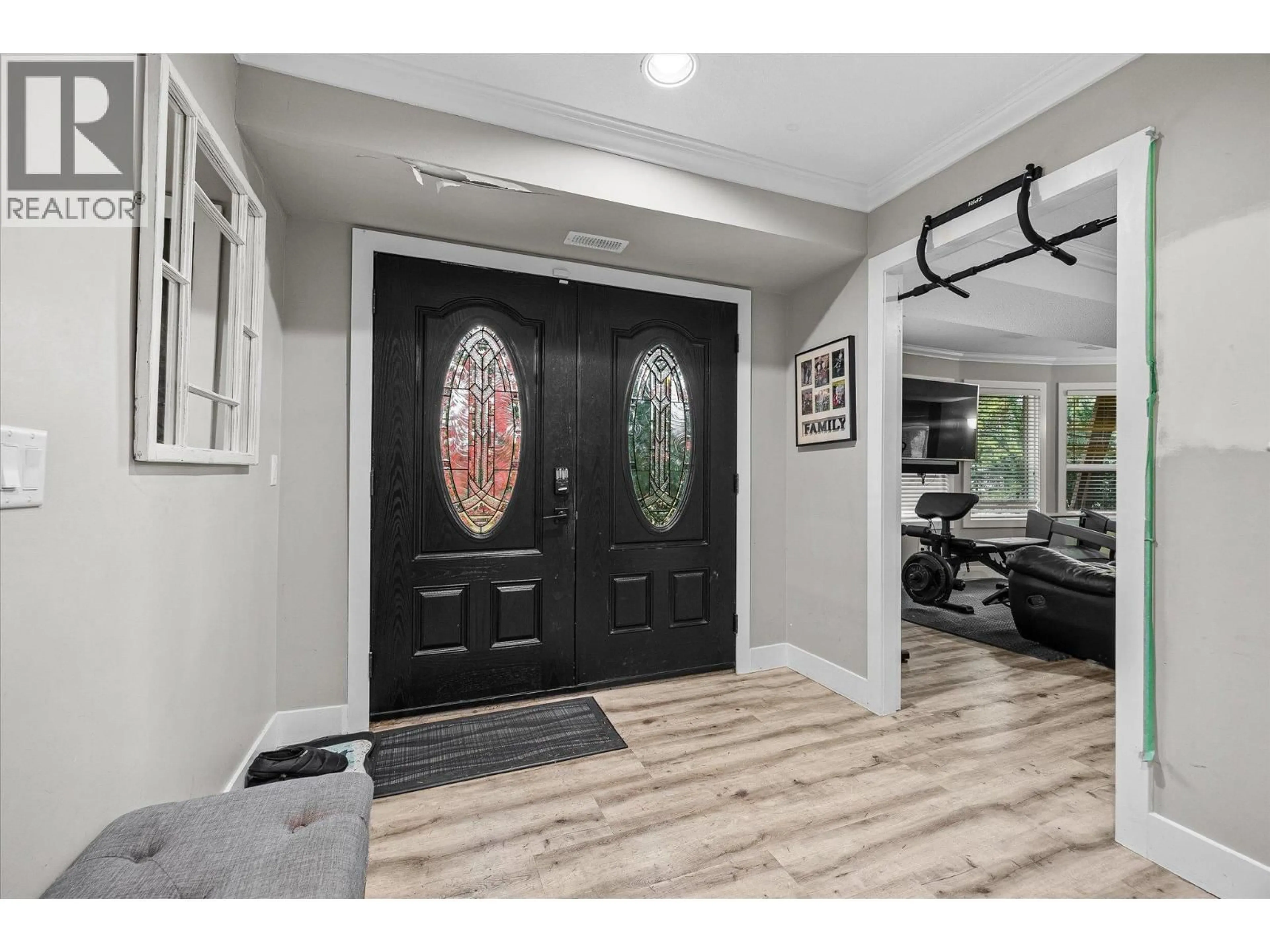 Indoor entryway for 3885 MILLER ROAD, Kelowna British Columbia V1W4C7
