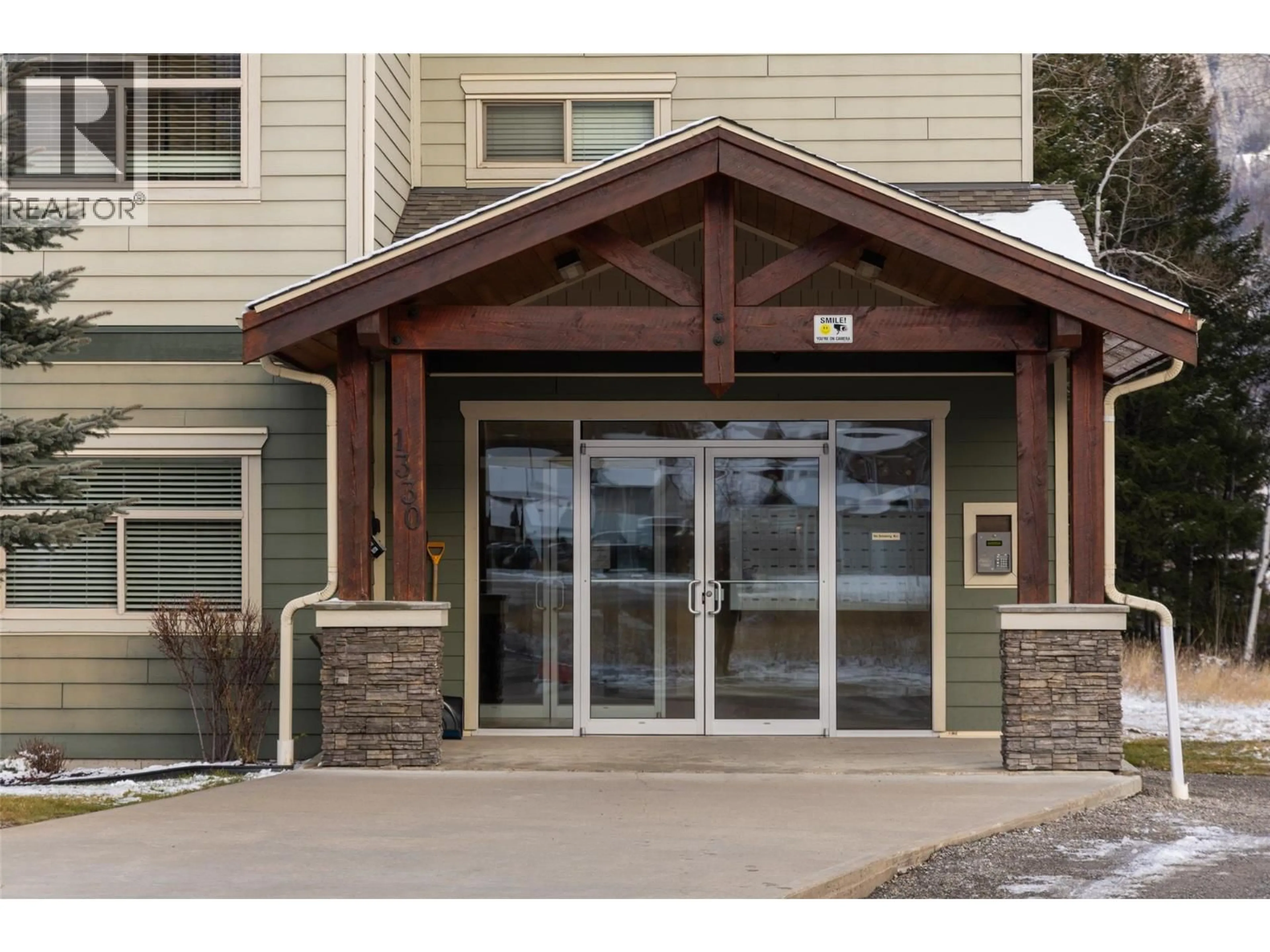 Indoor foyer for 104 - 1330 WHITEWOOD CRESCENT, Sparwood British Columbia V0B2G2