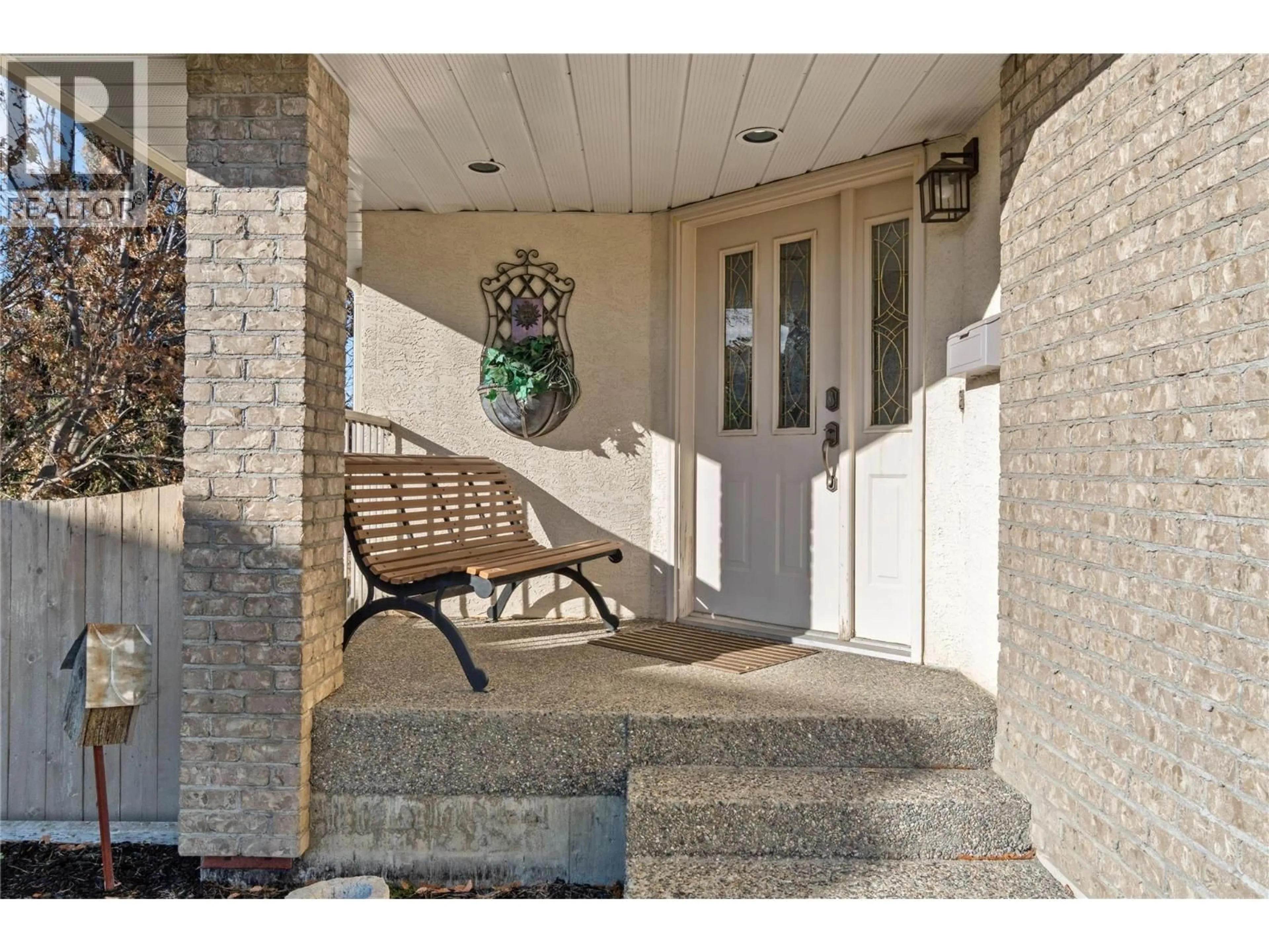 Indoor entryway for 1274 ST ANDREWS WAY, Kamloops British Columbia V1S1S6