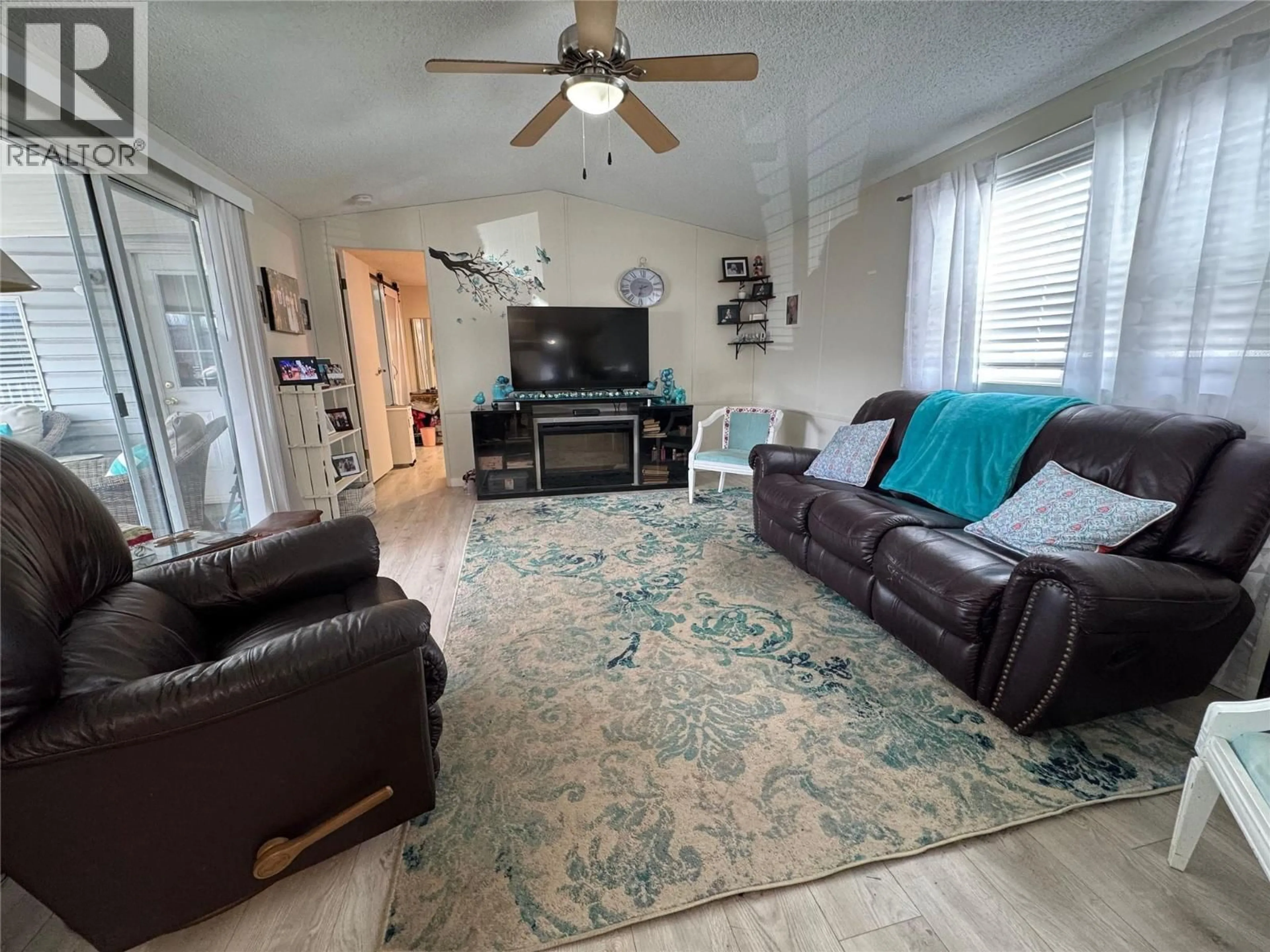 Living room with furniture, unknown for 222 - 720 COMMONWEALTH ROAD, Kelowna British Columbia V4V1S2