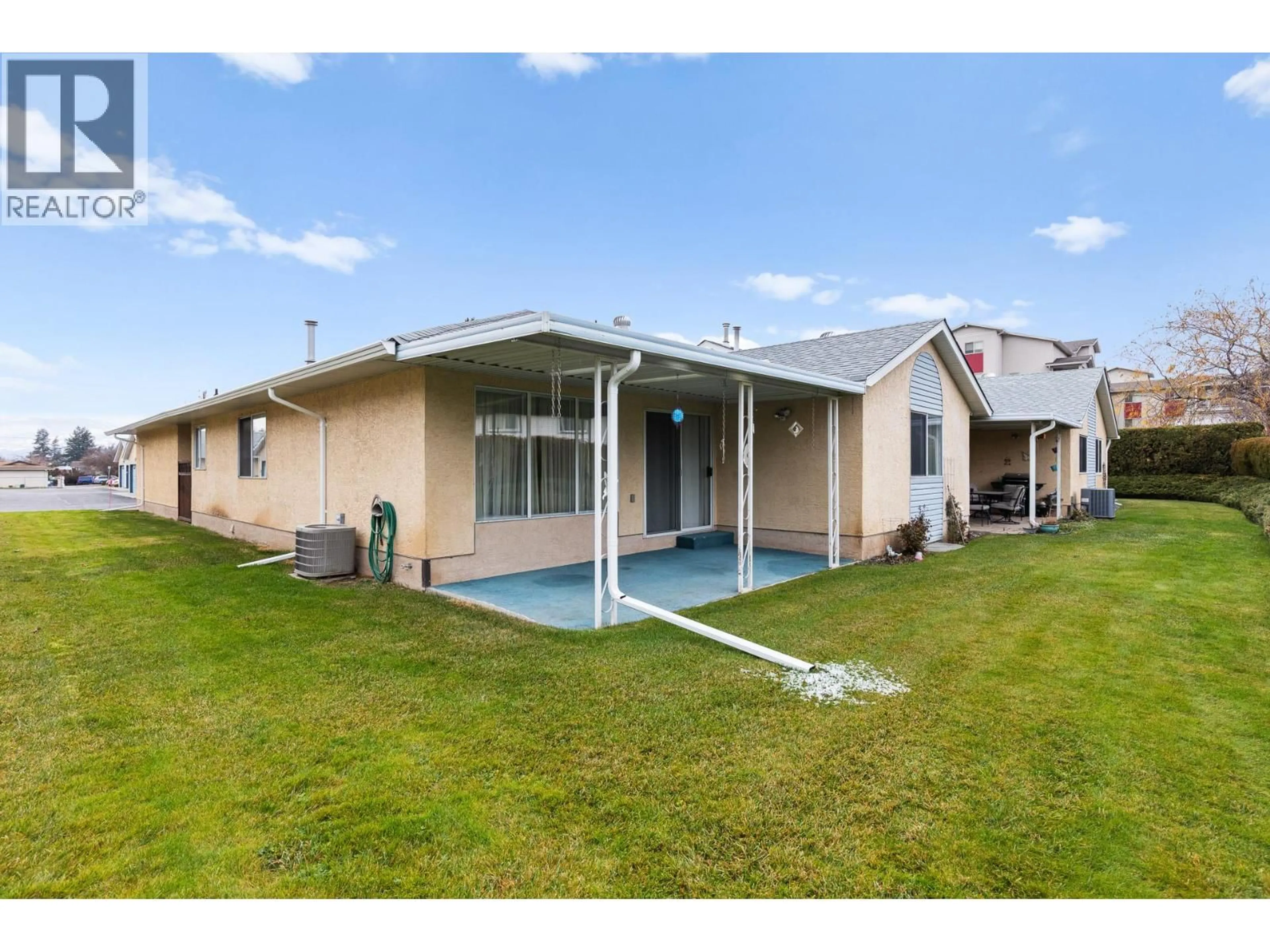 Home with vinyl exterior material, unknown for 8 - 205 GERSTMAR ROAD, Kelowna British Columbia V1X4A6