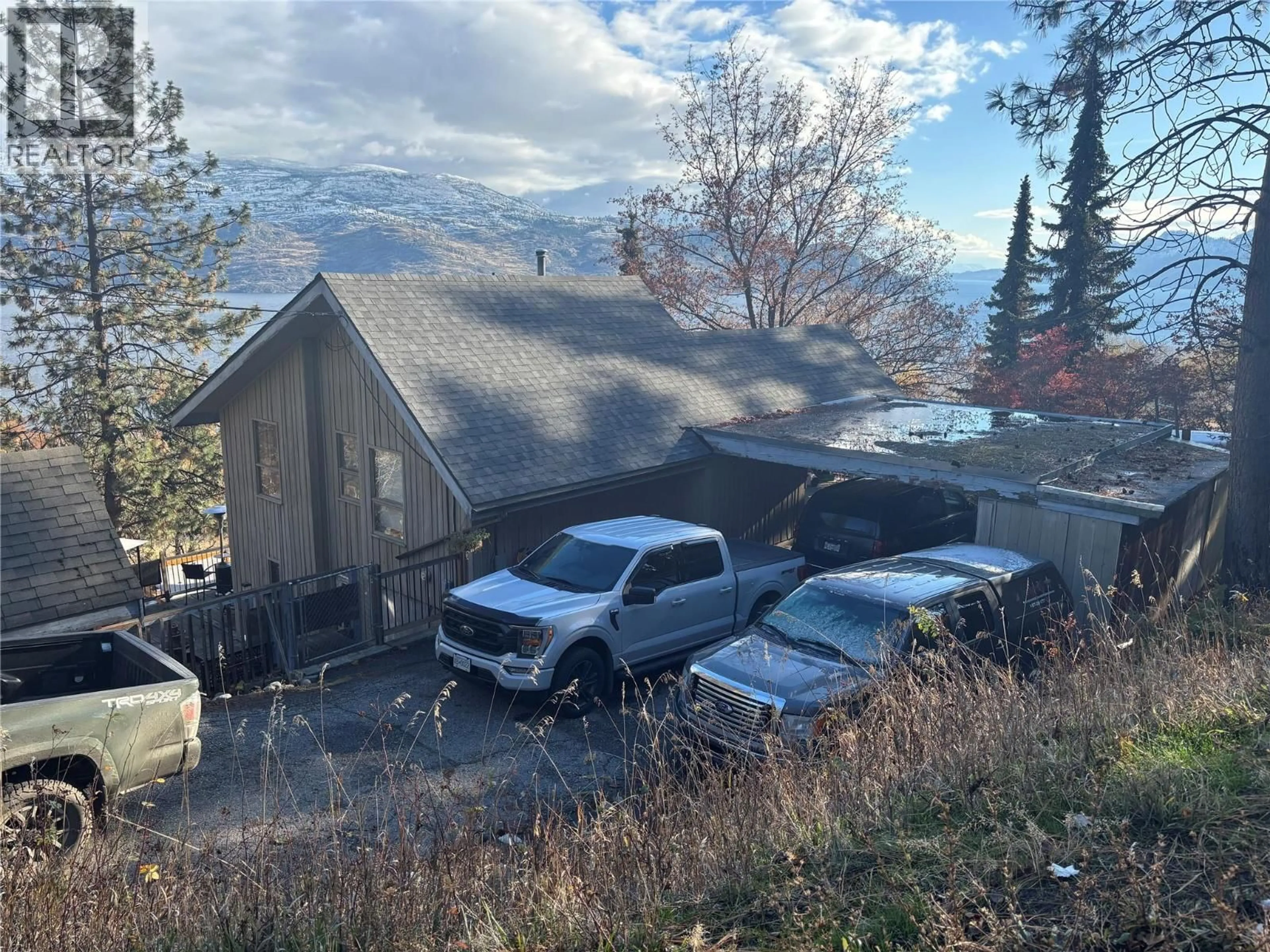 A pic from outside/outdoor area/front of a property/back of a property/a pic from drone, mountain view for 4627 MINTO STREET, Peachland British Columbia V0H1X4