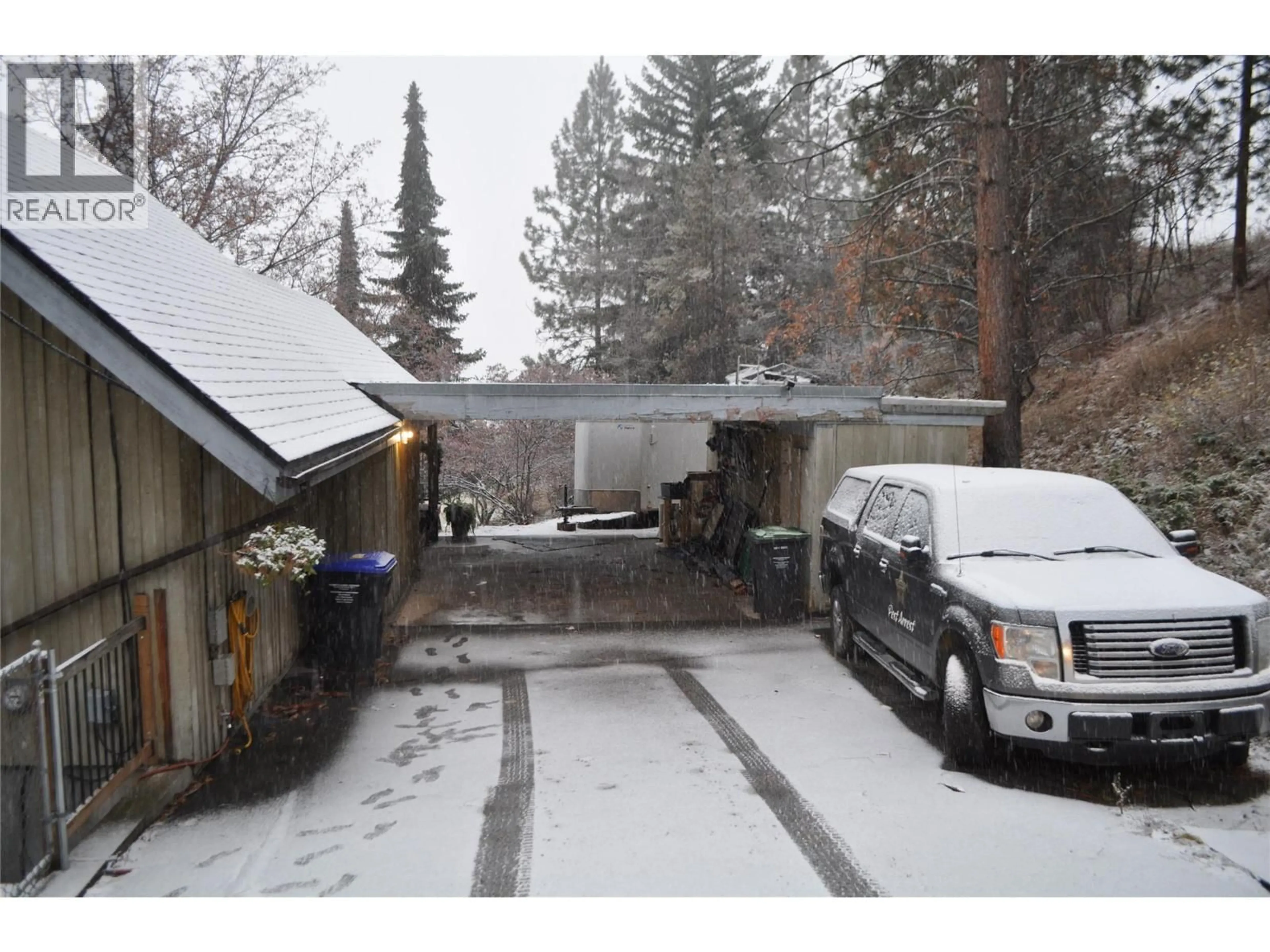 A pic from outside/outdoor area/front of a property/back of a property/a pic from drone, street for 4627 MINTO STREET, Peachland British Columbia V0H1X4