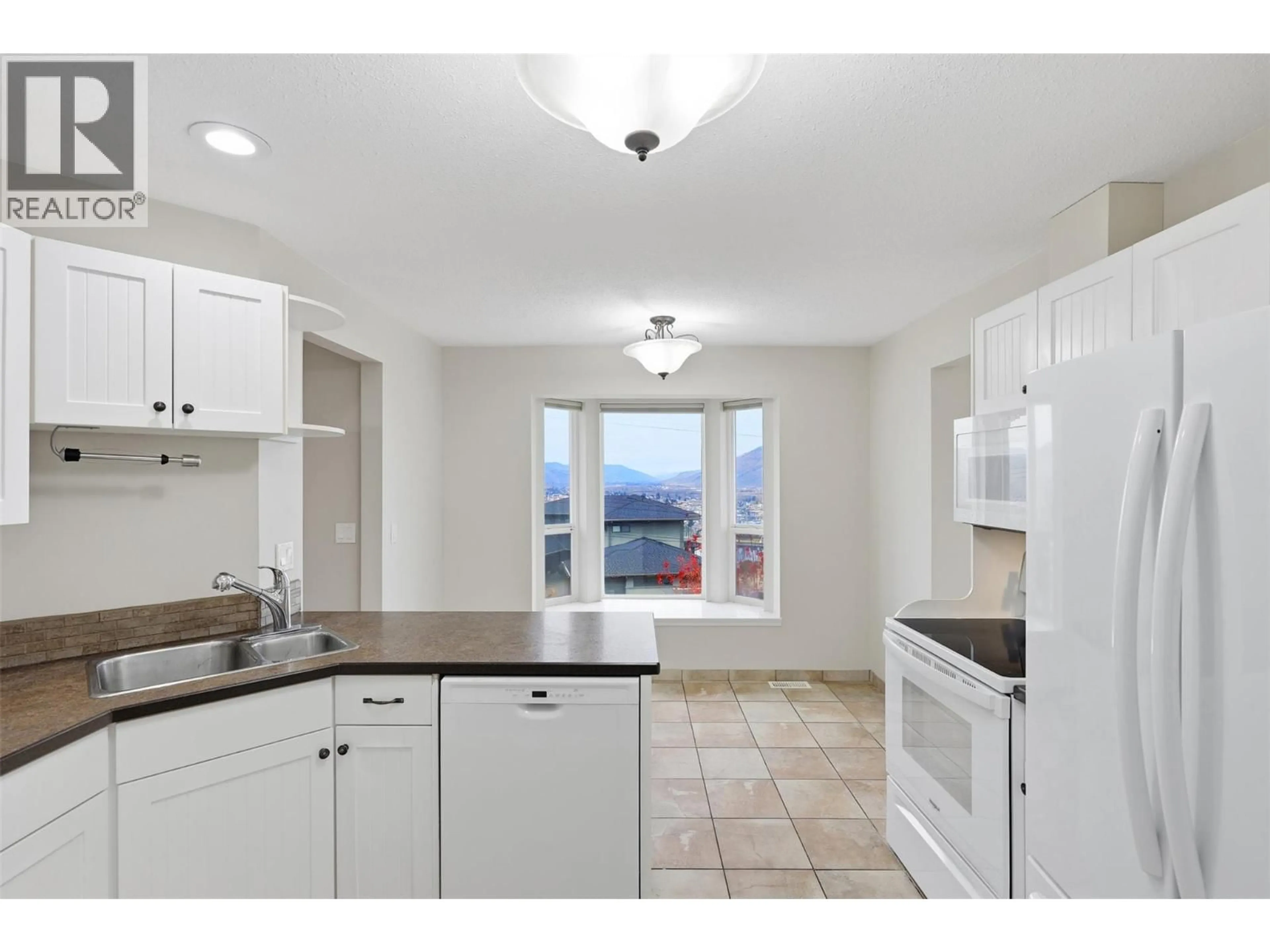 Open concept kitchen, ceramic/tile floor for 1005 FERNIE ROAD, Kamloops British Columbia V2C1B4