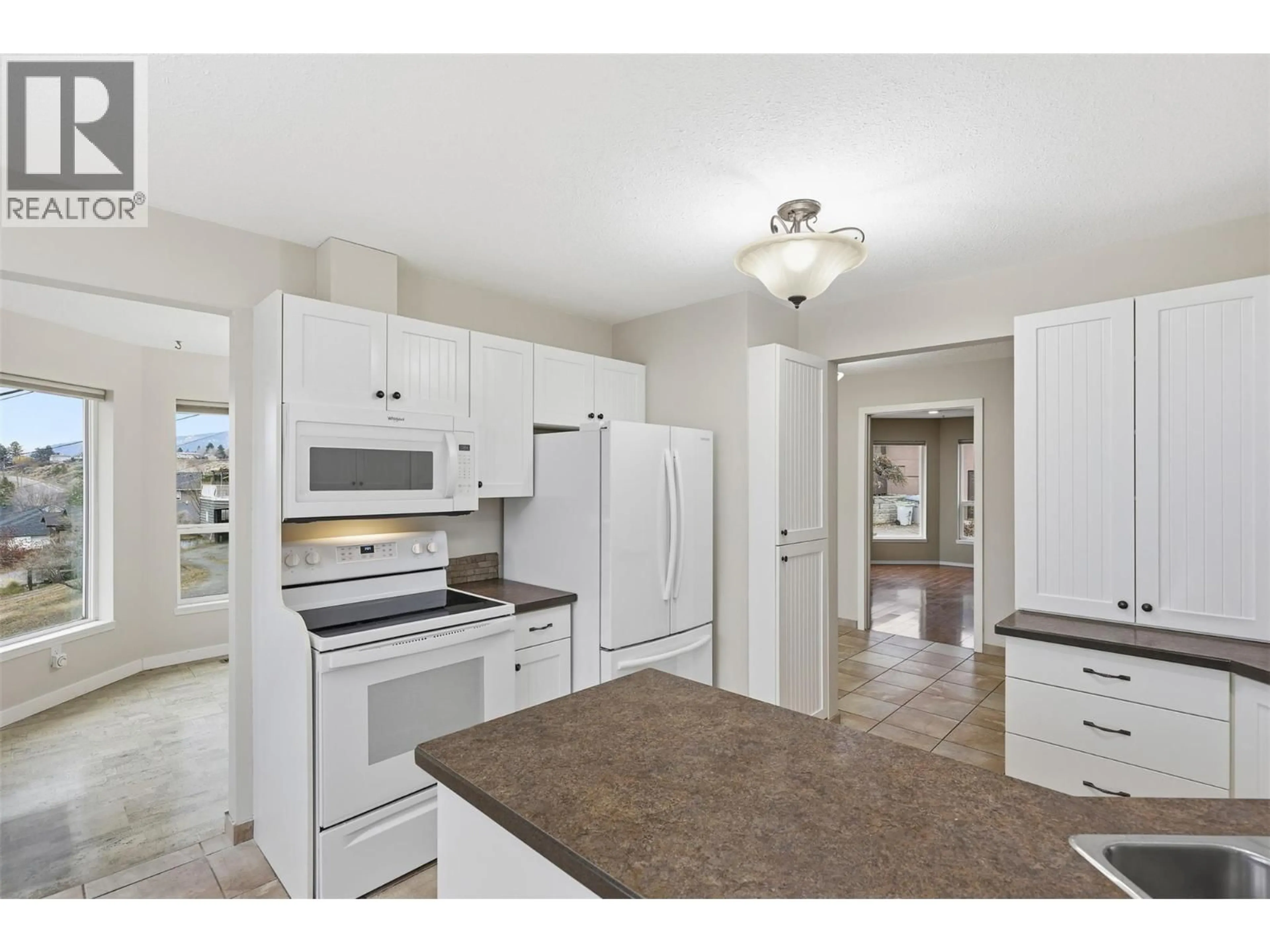 Open concept kitchen, unknown for 1005 FERNIE ROAD, Kamloops British Columbia V2C1B4