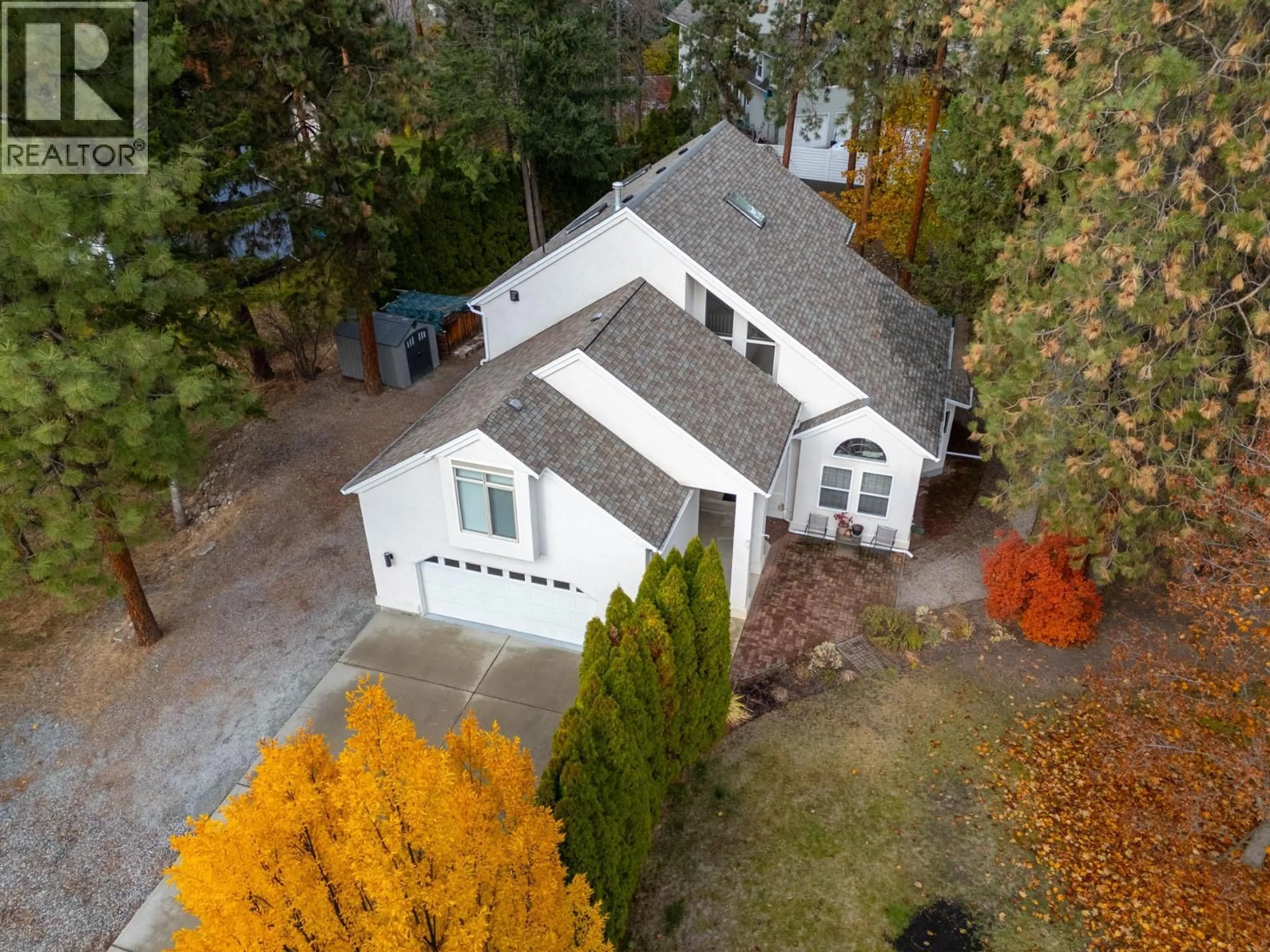A pic from outside/outdoor area/front of a property/back of a property/a pic from drone, unknown for 3932 LAKEVALE PLACE, Kelowna British Columbia V1W3Z5