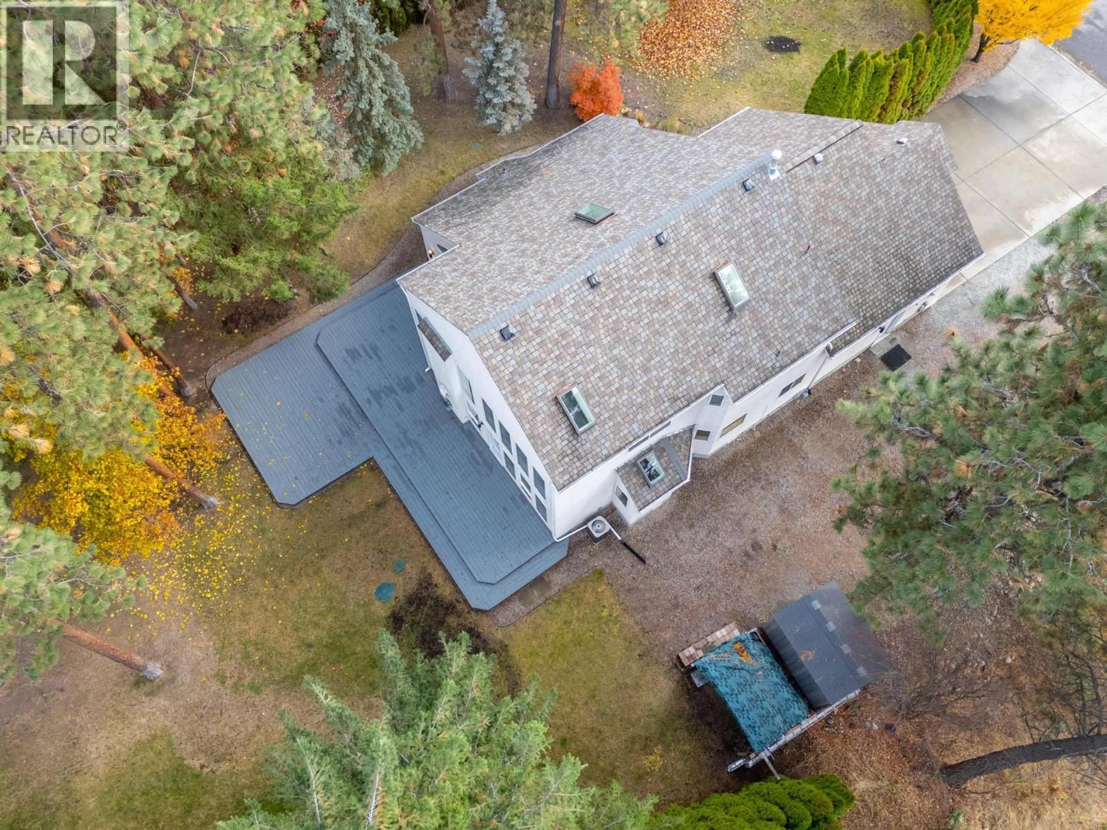 A pic from outside/outdoor area/front of a property/back of a property/a pic from drone, unknown for 3932 LAKEVALE PLACE, Kelowna British Columbia V1W3Z5