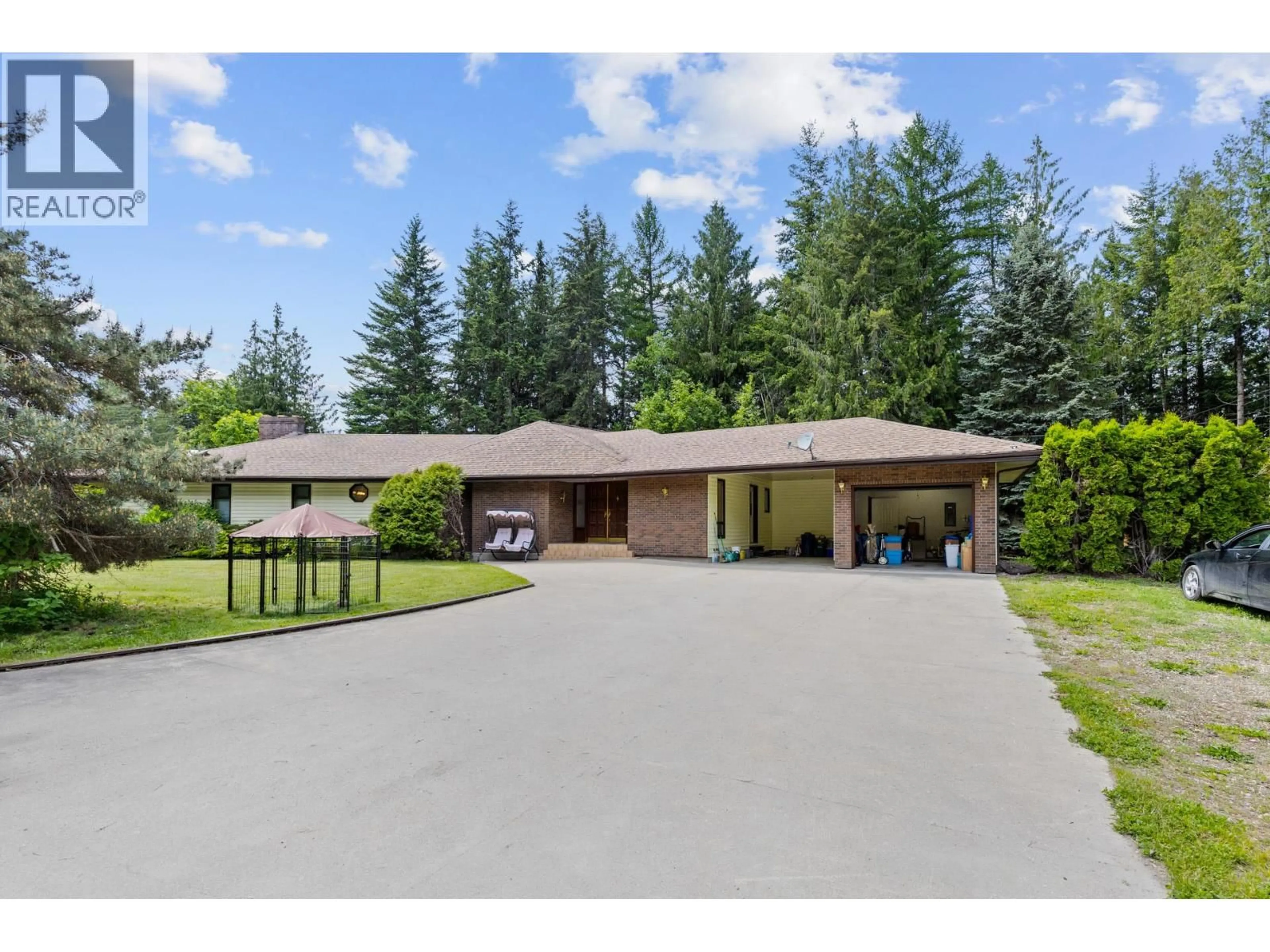 A pic from outside/outdoor area/front of a property/back of a property/a pic from drone, unknown for 6210 50 STREET NORTHEAST, Salmon Arm British Columbia V1E3A6