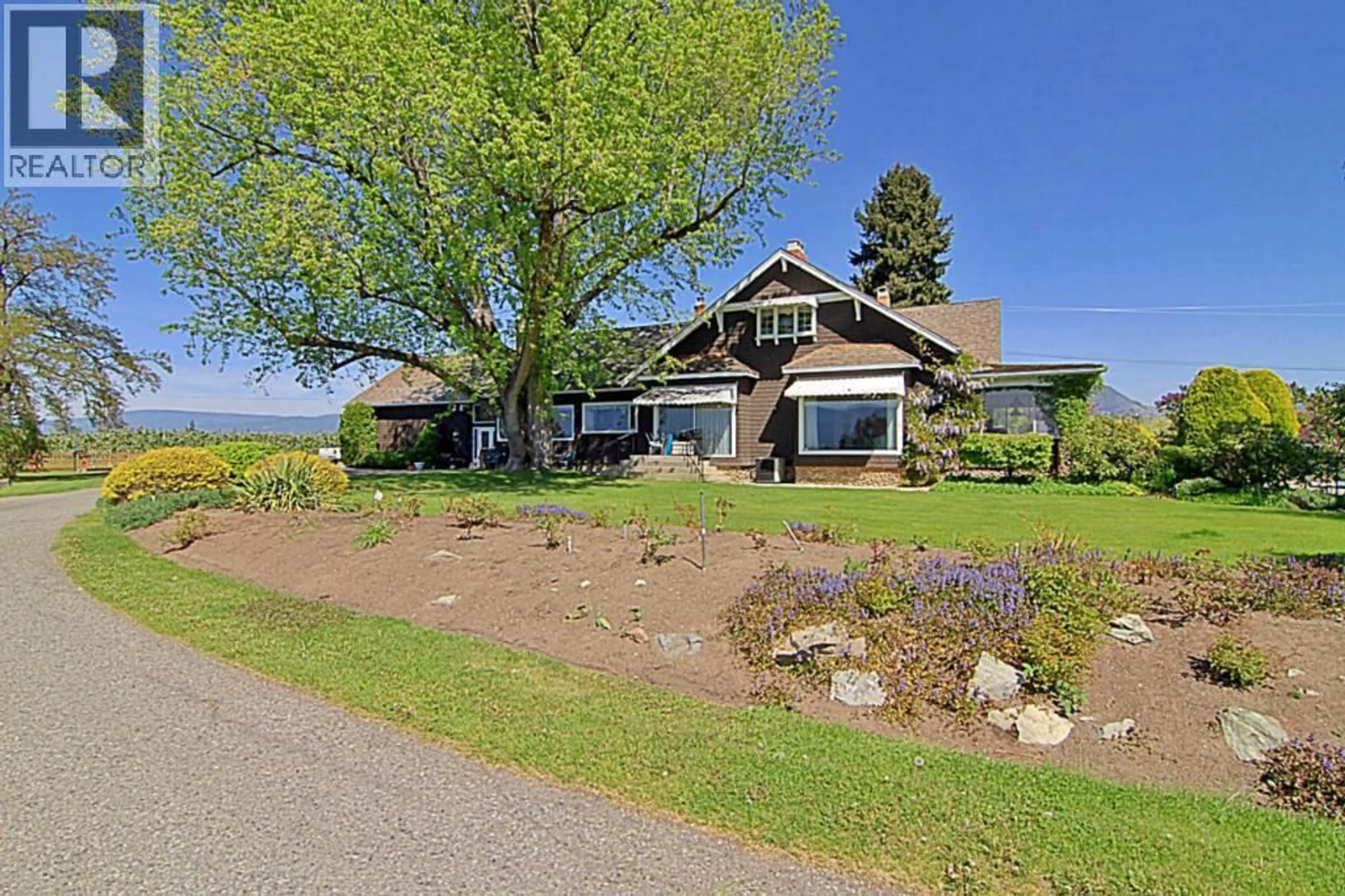 A pic from outside/outdoor area/front of a property/back of a property/a pic from drone, water/lake/river/ocean view for 2990 DUNSTER ROAD, Kelowna British Columbia V1W4H4