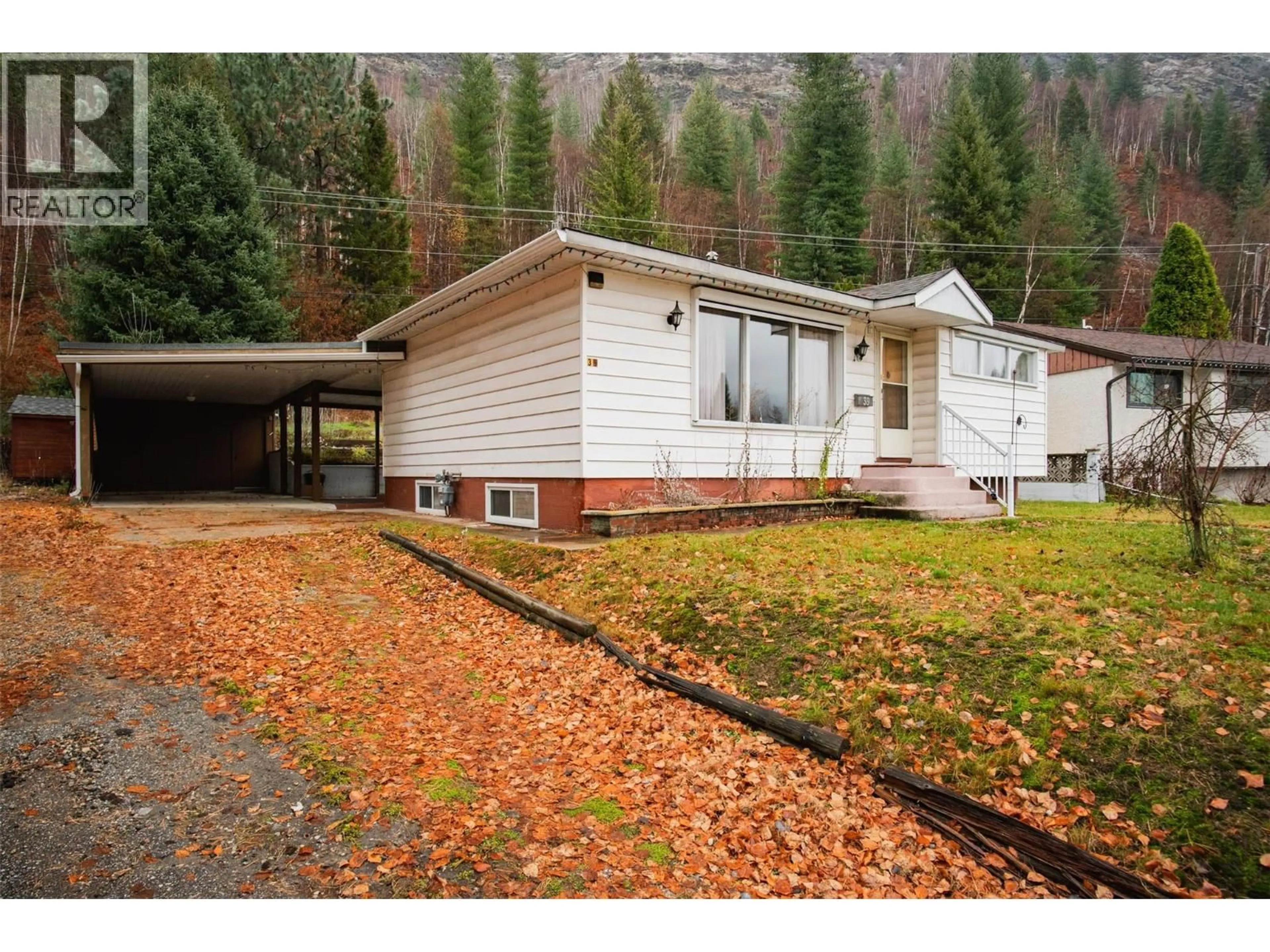 Home with vinyl exterior material, unknown for 39 HILLSIDE DRIVE, Trail British Columbia V1R1G7