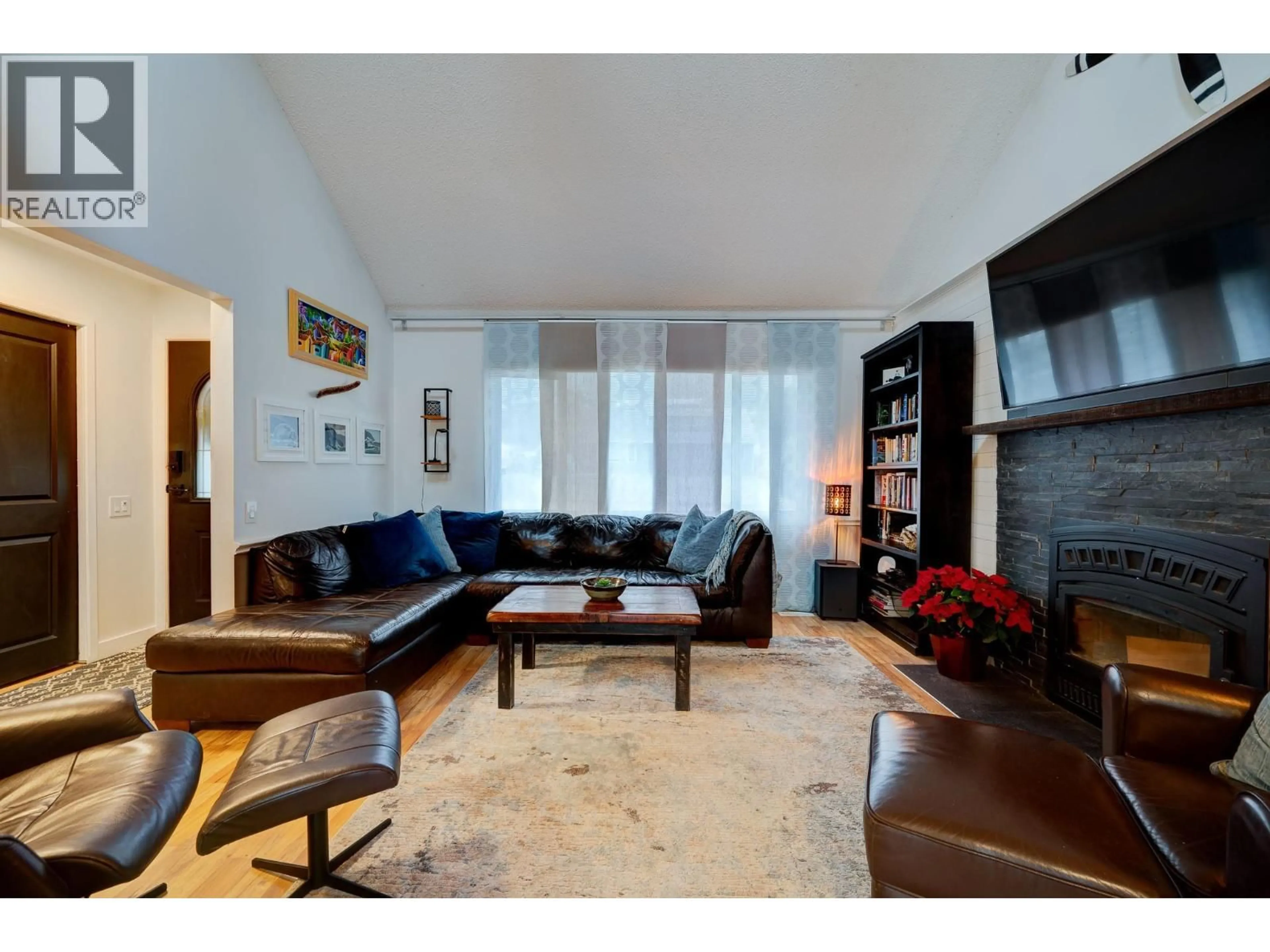 Living room with furniture, unknown for 2426 OMINECA DRIVE, Kamloops British Columbia V2E1V6