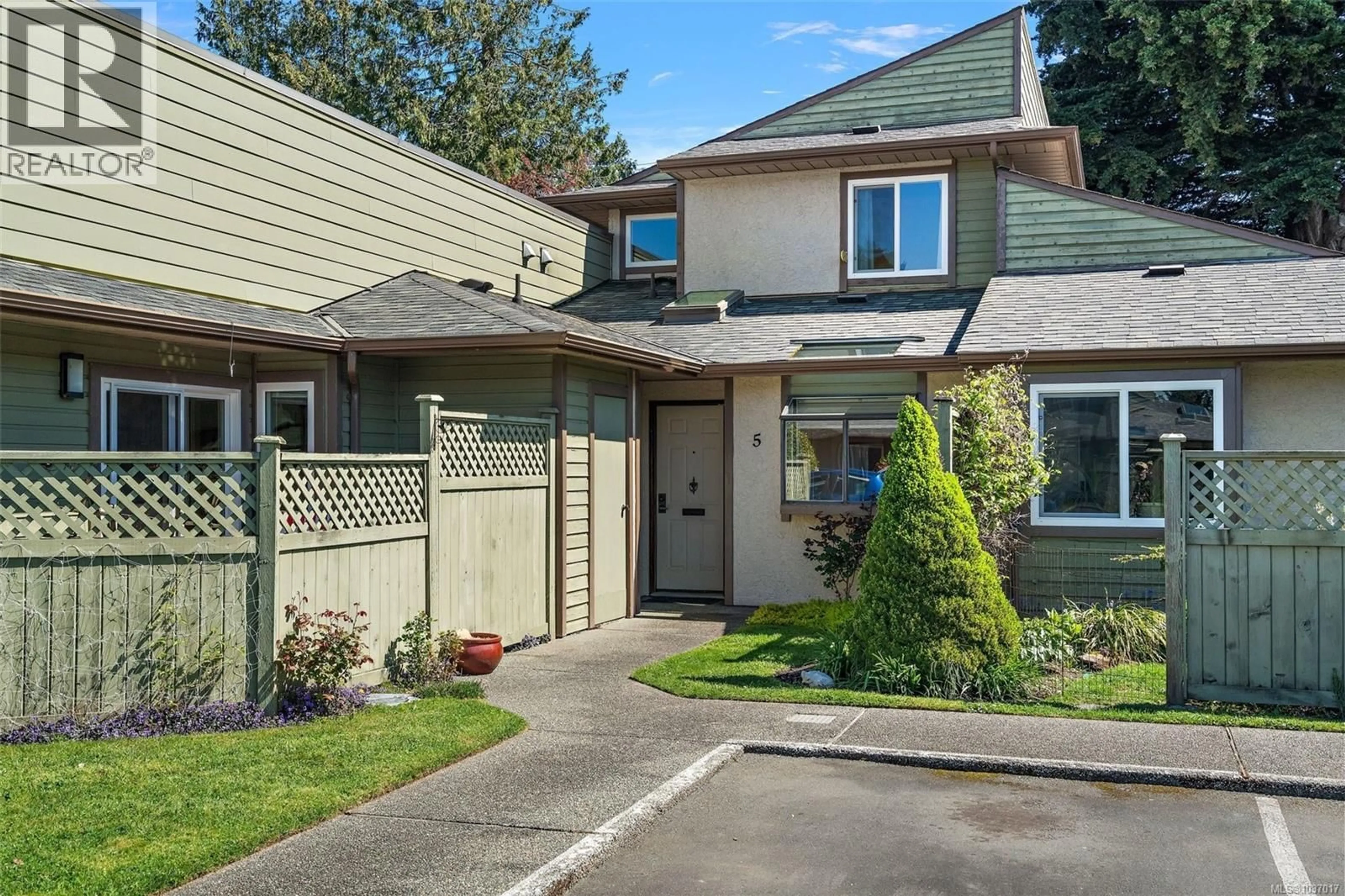 Unknown for 5 - 10008 THIRD STREET, Sidney British Columbia V8L3B3