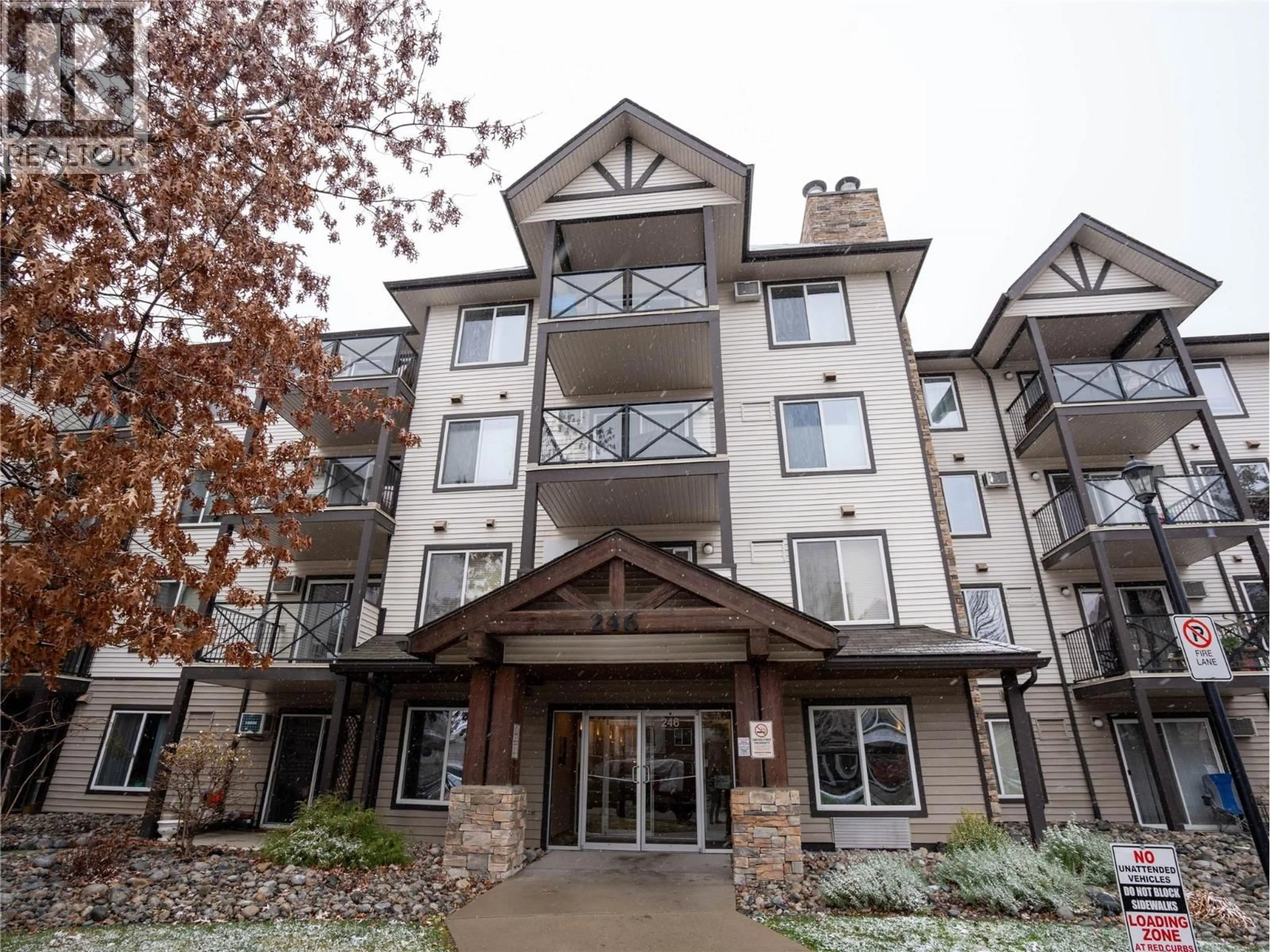 Indoor foyer for 315 - 246 HASTINGS AVENUE, Penticton British Columbia V2A2V6