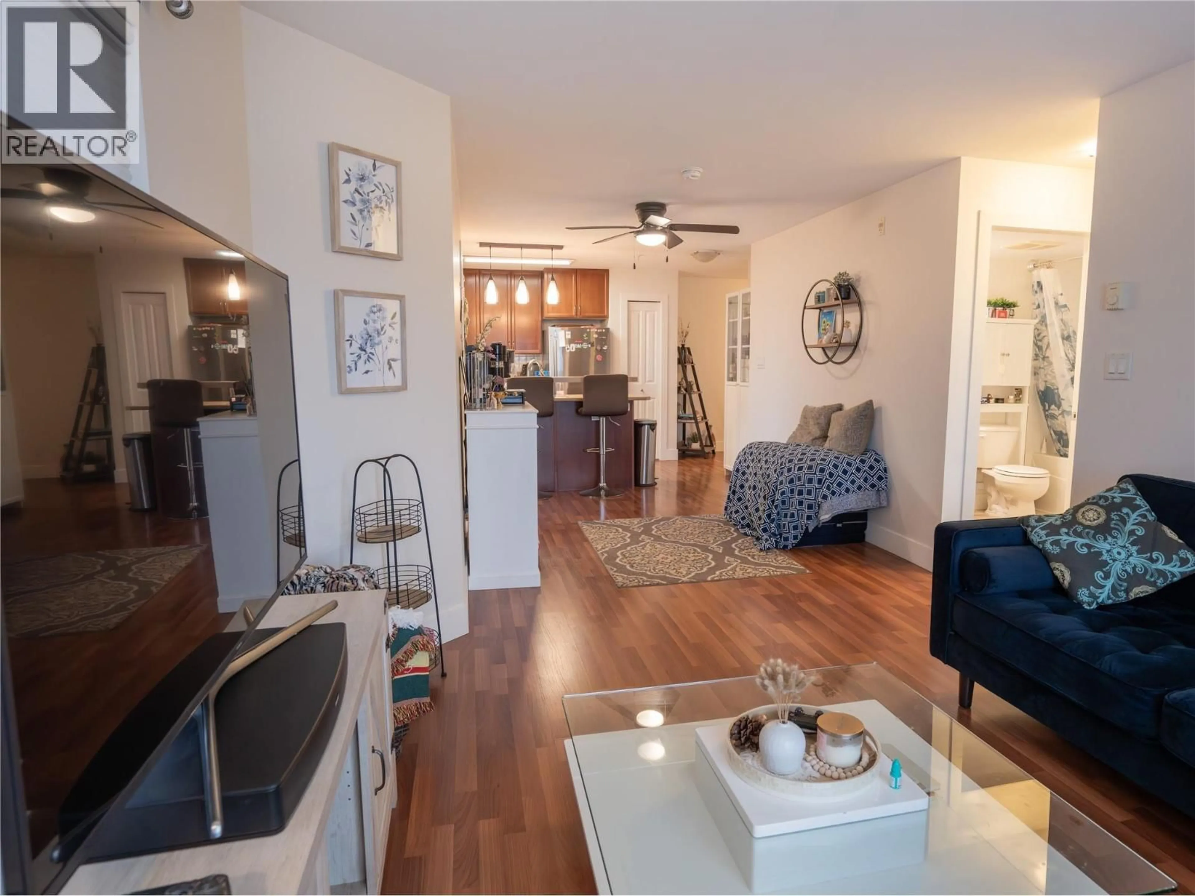 Living room with furniture, unknown for 315 - 246 HASTINGS AVENUE, Penticton British Columbia V2A2V6