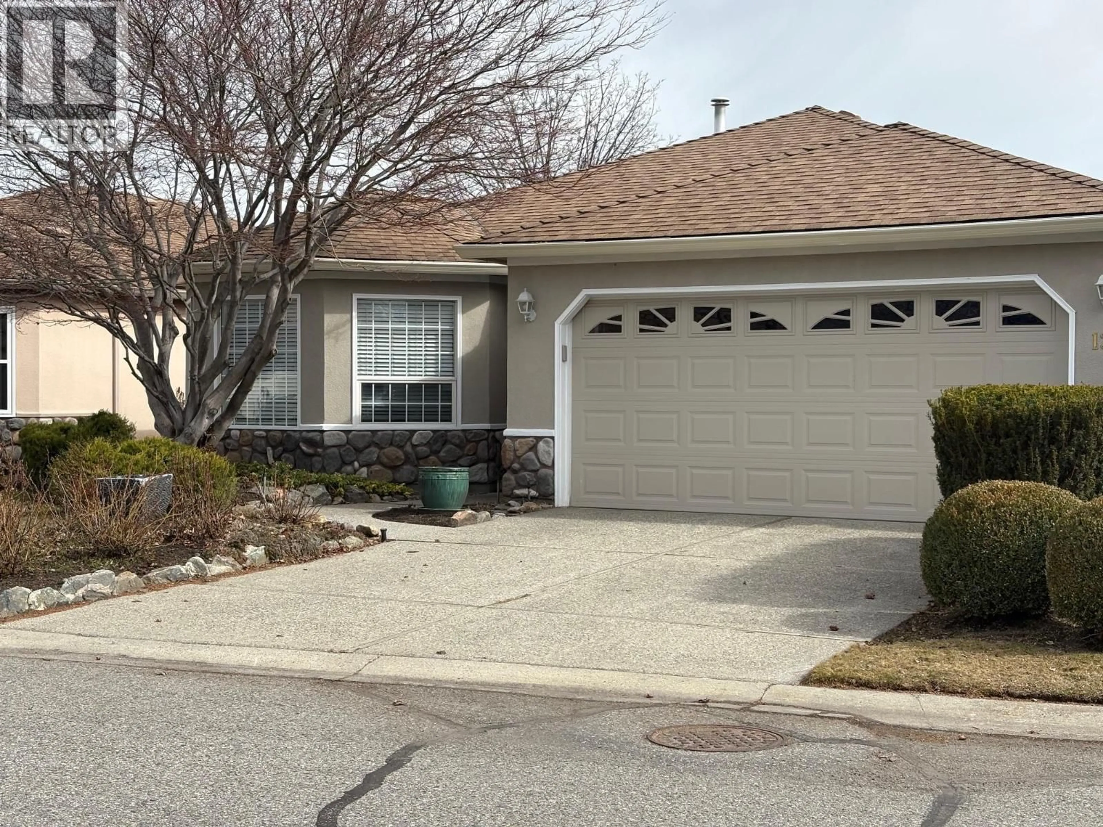 Home with vinyl exterior material, street for 132 - 1201 CAMERON AVENUE, Kelowna British Columbia V1W3S1