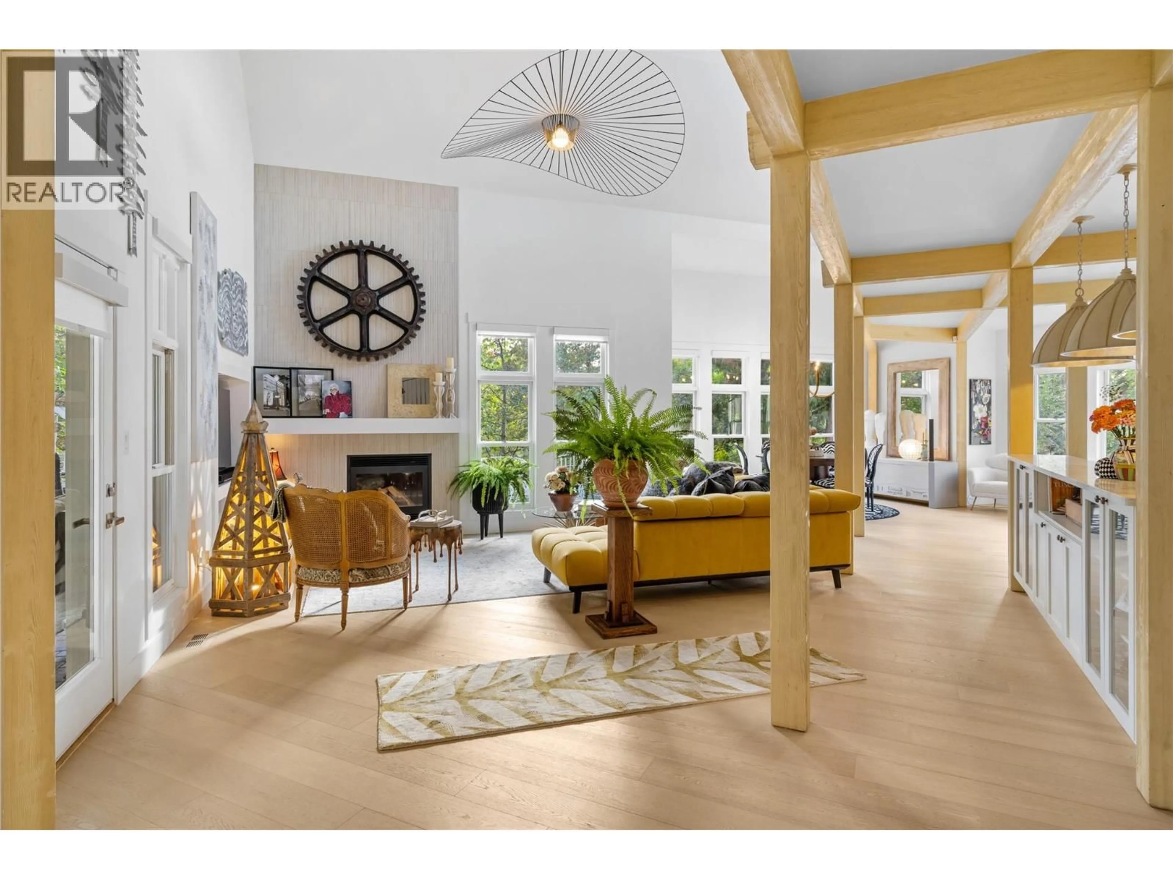 Indoor foyer for 2075 LILLOOET COURT, Kelowna British Columbia V1V1Y2