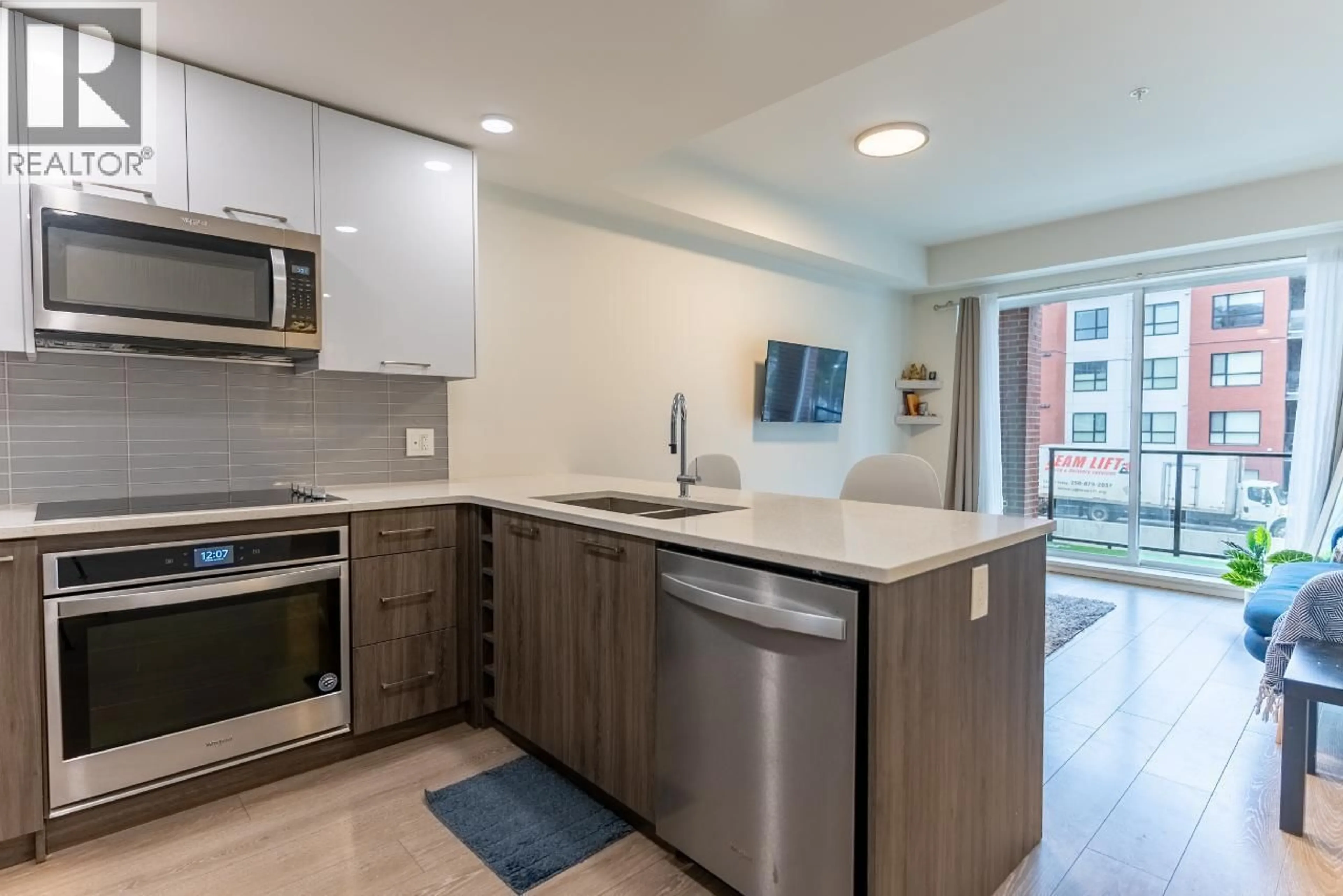 Standard kitchen, unknown for 204 - 885 UNIVERSITY DRIVE, Kamloops British Columbia V2C0K2