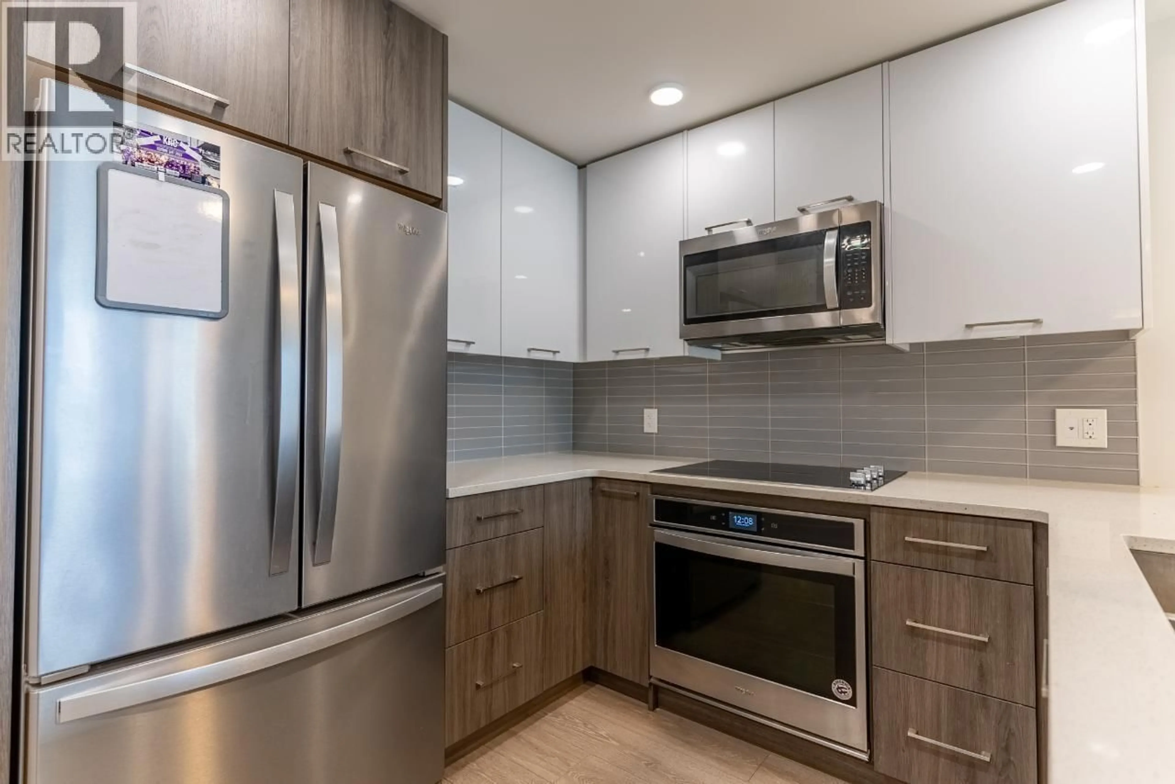 Standard kitchen, unknown for 204 - 885 UNIVERSITY DRIVE, Kamloops British Columbia V2C0K2