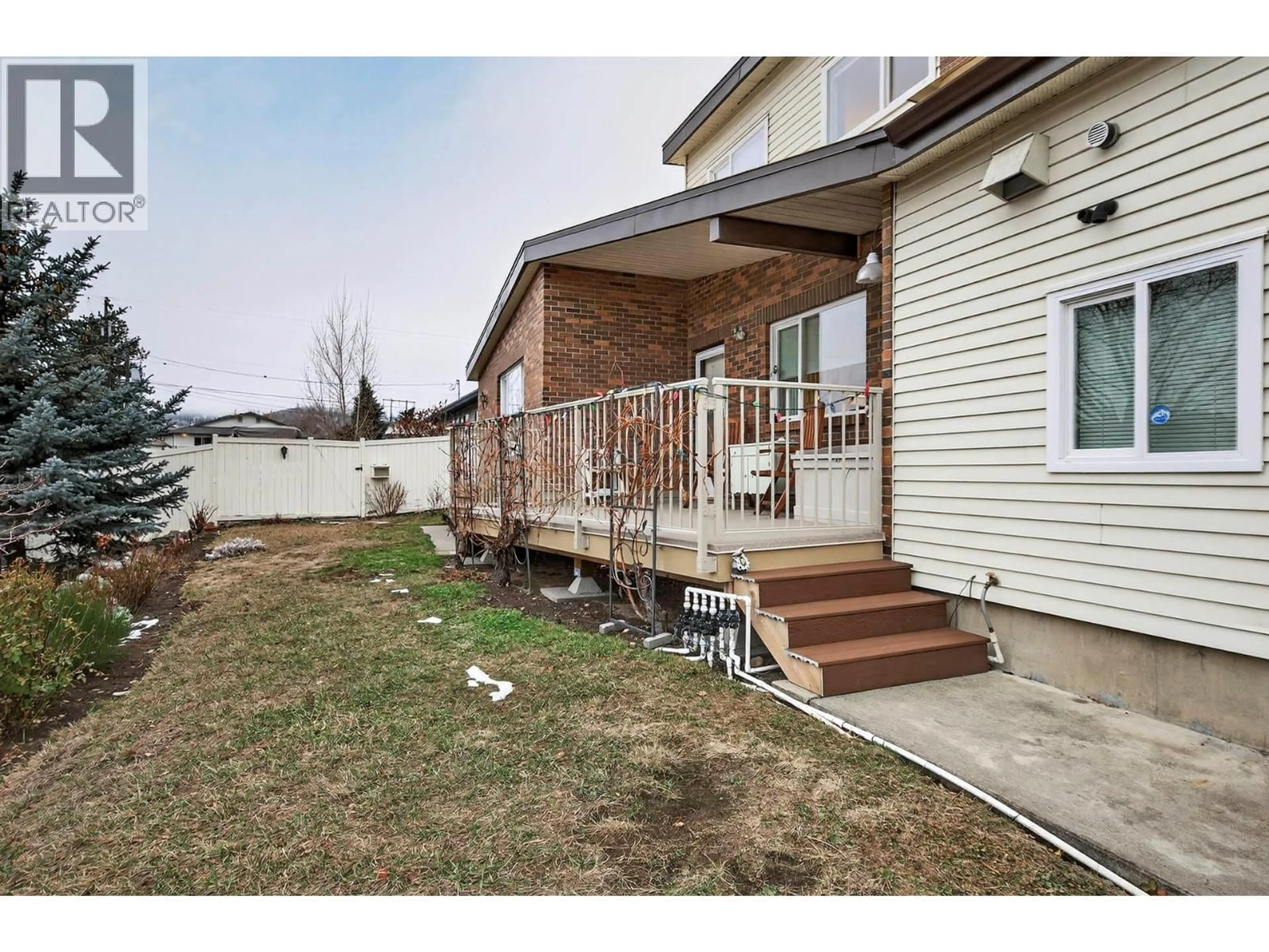 Patio, street for 675 HUMPHREY ROAD, Kamloops British Columbia V2E2C5