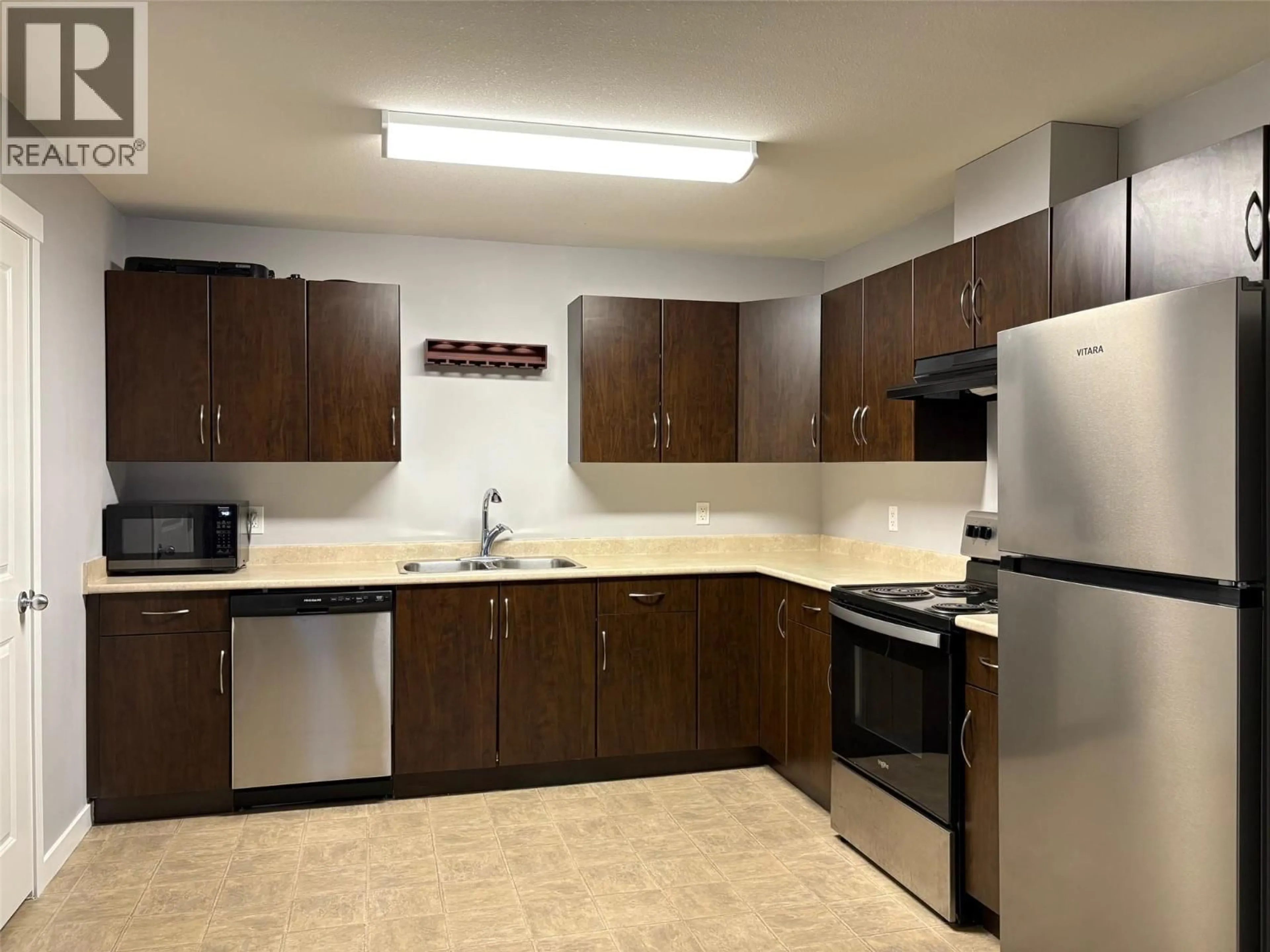Standard kitchen, unknown for 308 - 1479 GLENMORE ROAD NORTH, Kelowna British Columbia V1V2C5