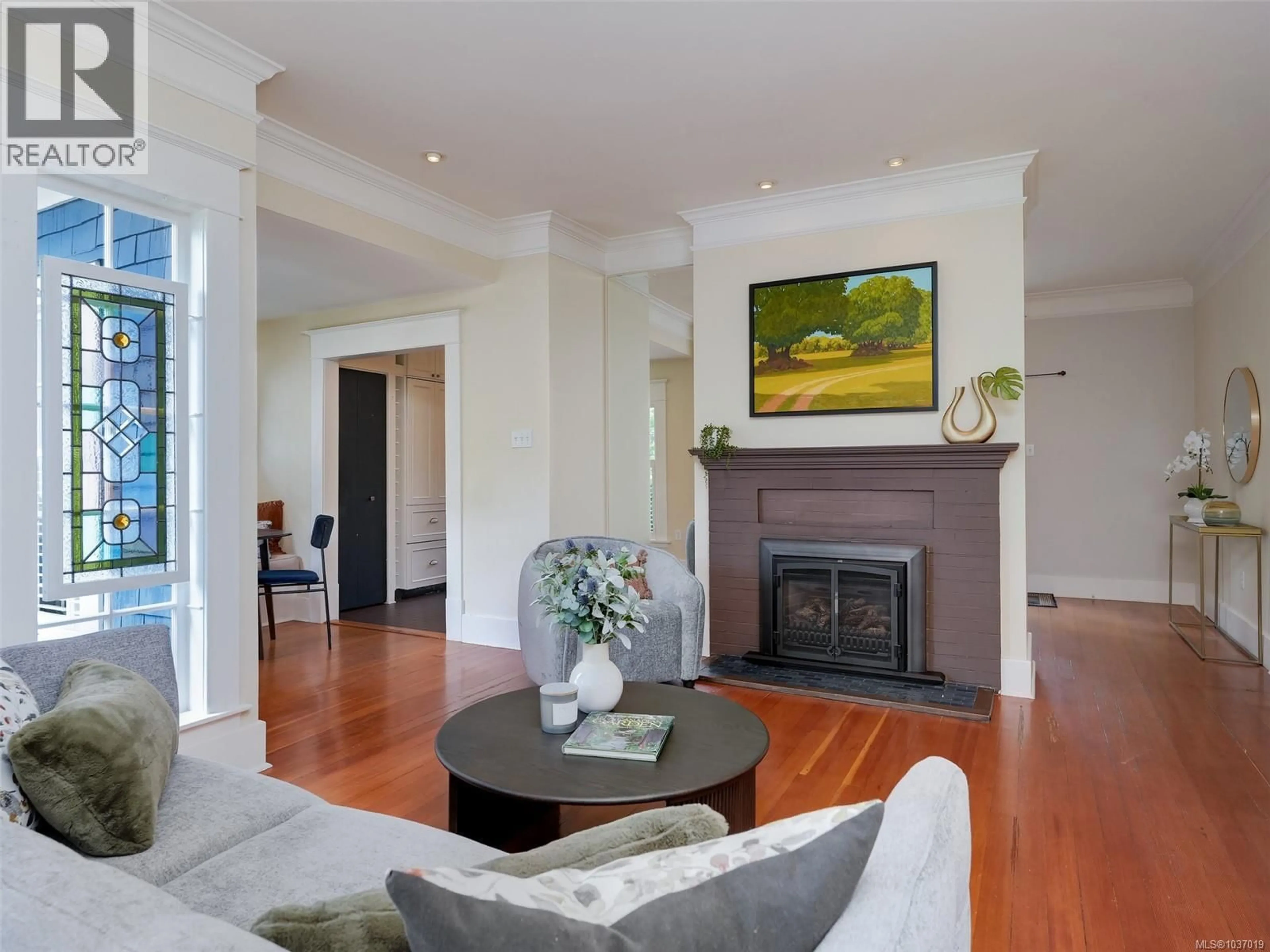 Unknown for 972 WILMER STREET, Victoria British Columbia V8S4B7