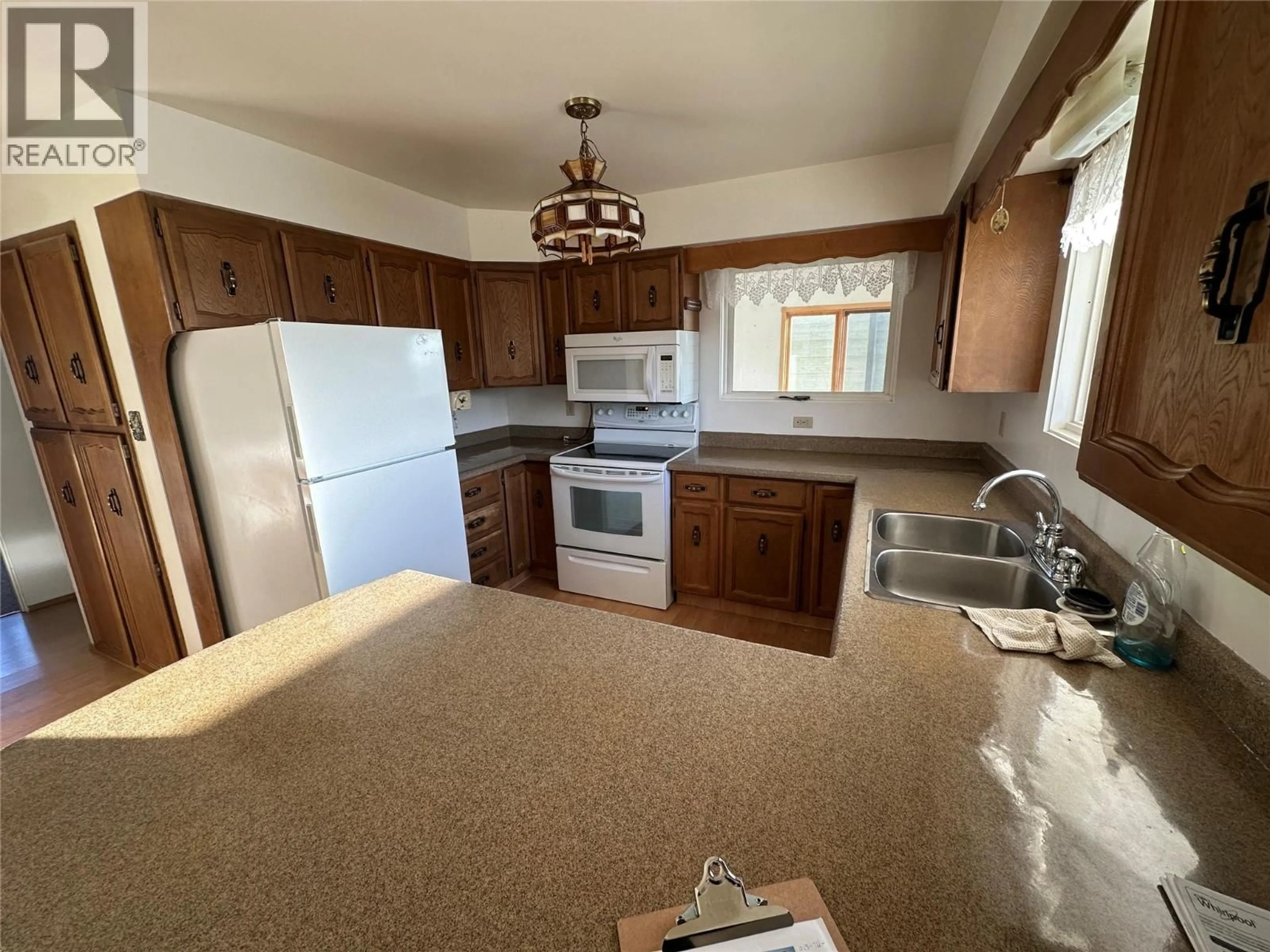 Standard kitchen, unknown for 1424 106 AVENUE, Dawson Creek British Columbia V1G2P3