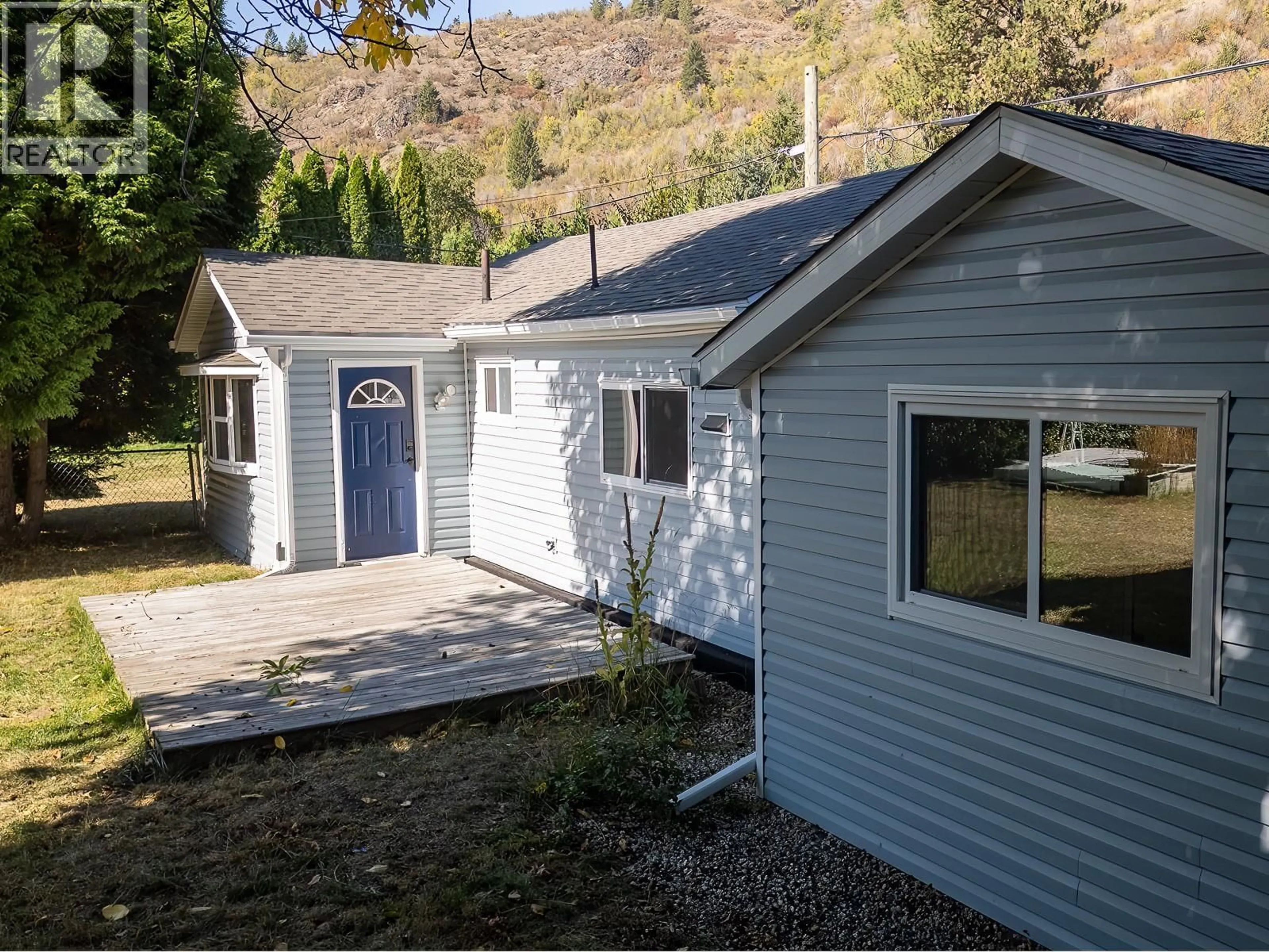 A pic from outside/outdoor area/front of a property/back of a property/a pic from drone, mountain view for 694 10TH AVENUE, Montrose British Columbia V0G1P0