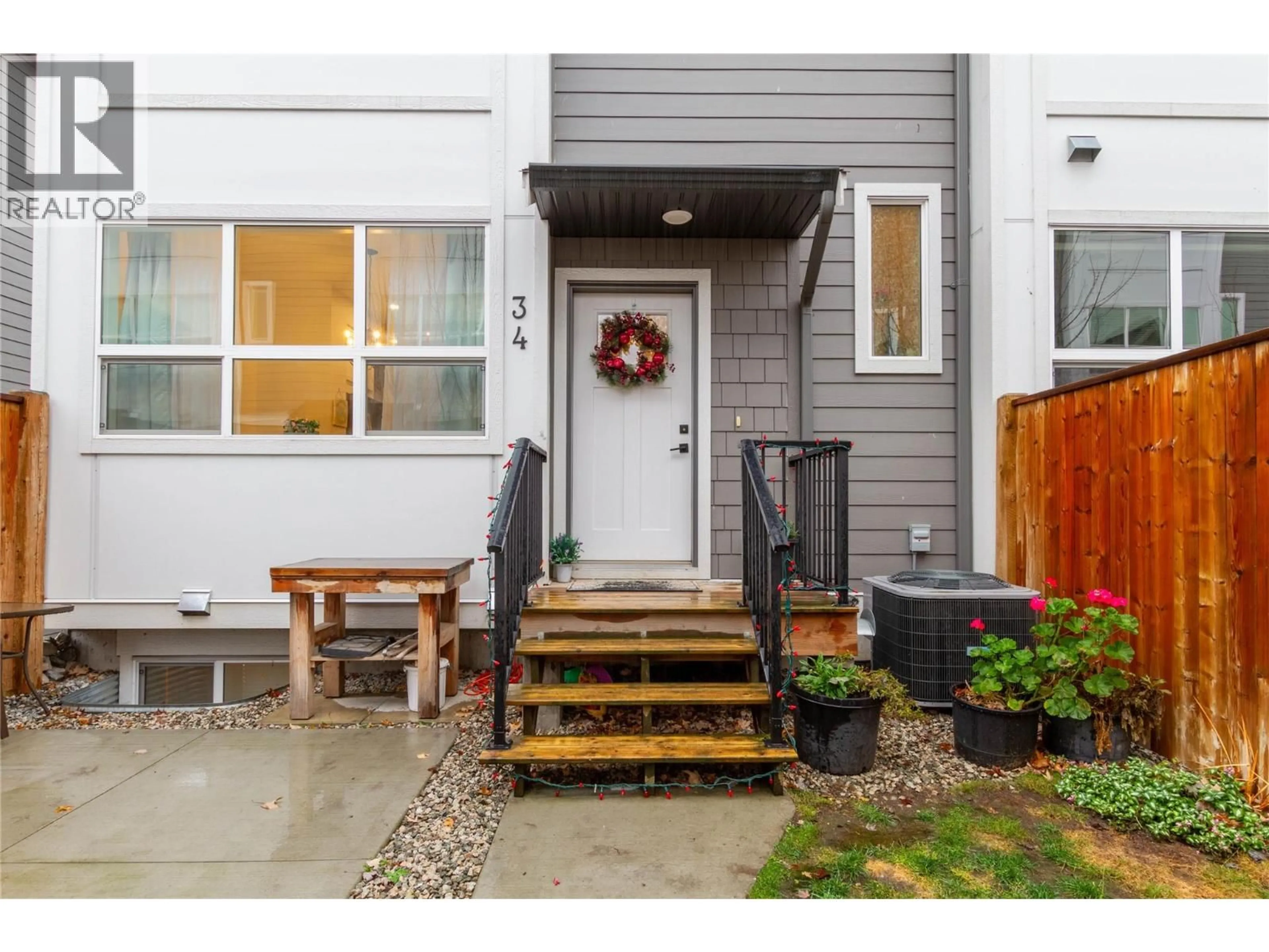 Indoor entryway for 34 - 12075 OCEOLA ROAD, Lake Country British Columbia V4V0A7