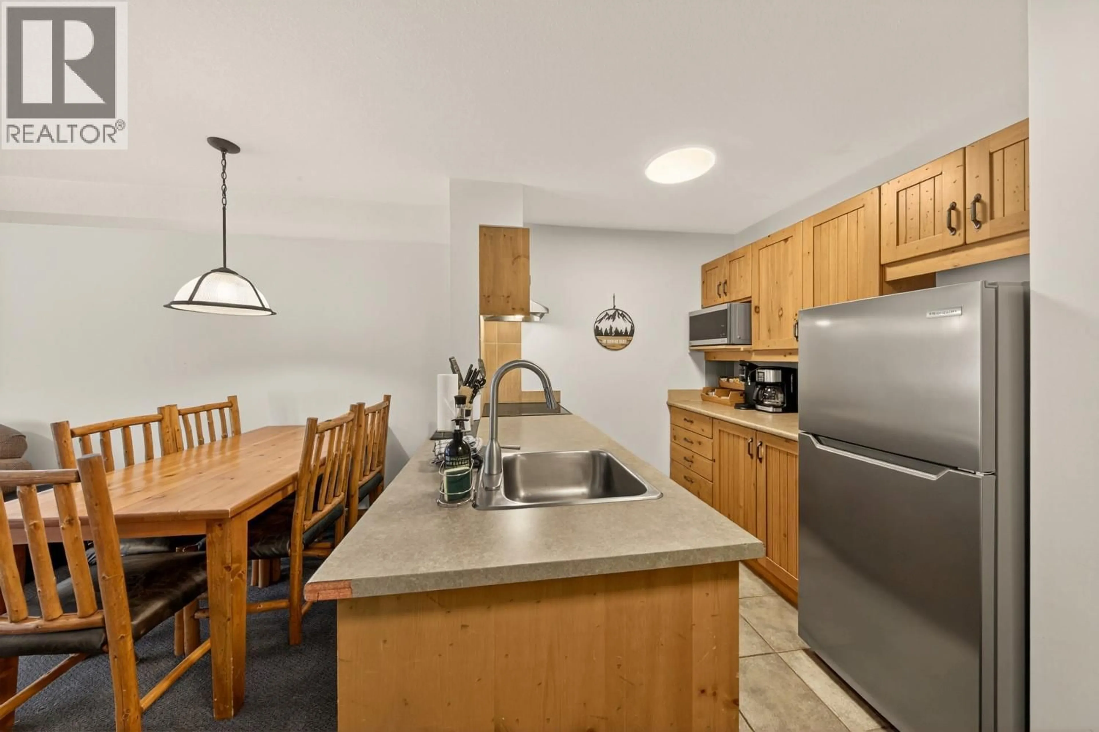 Standard kitchen, unknown for 415 - 2090 SUMMIT DRIVE, Panorama British Columbia V0A1T0