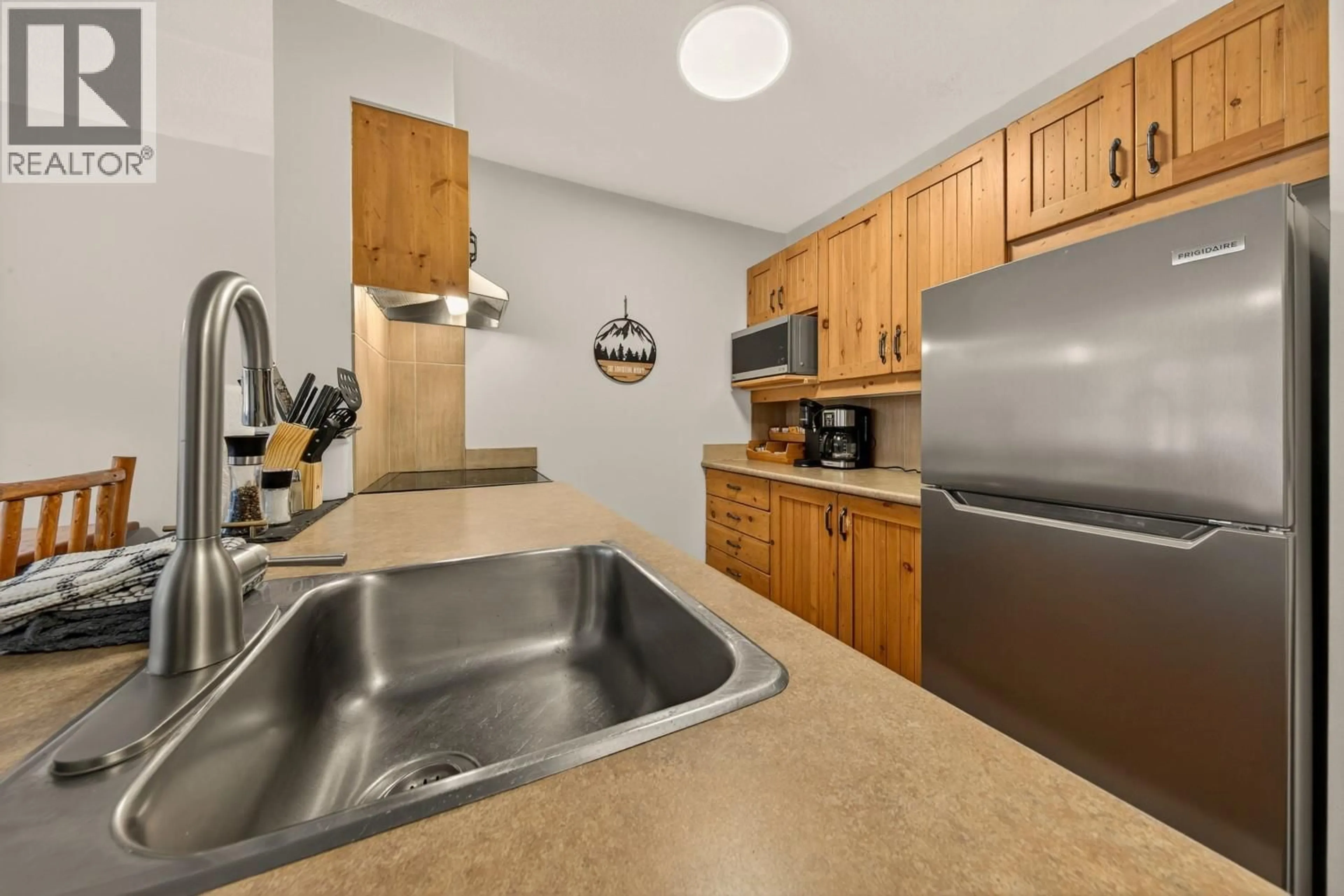 Standard kitchen, unknown for 415 - 2090 SUMMIT DRIVE, Panorama British Columbia V0A1T0