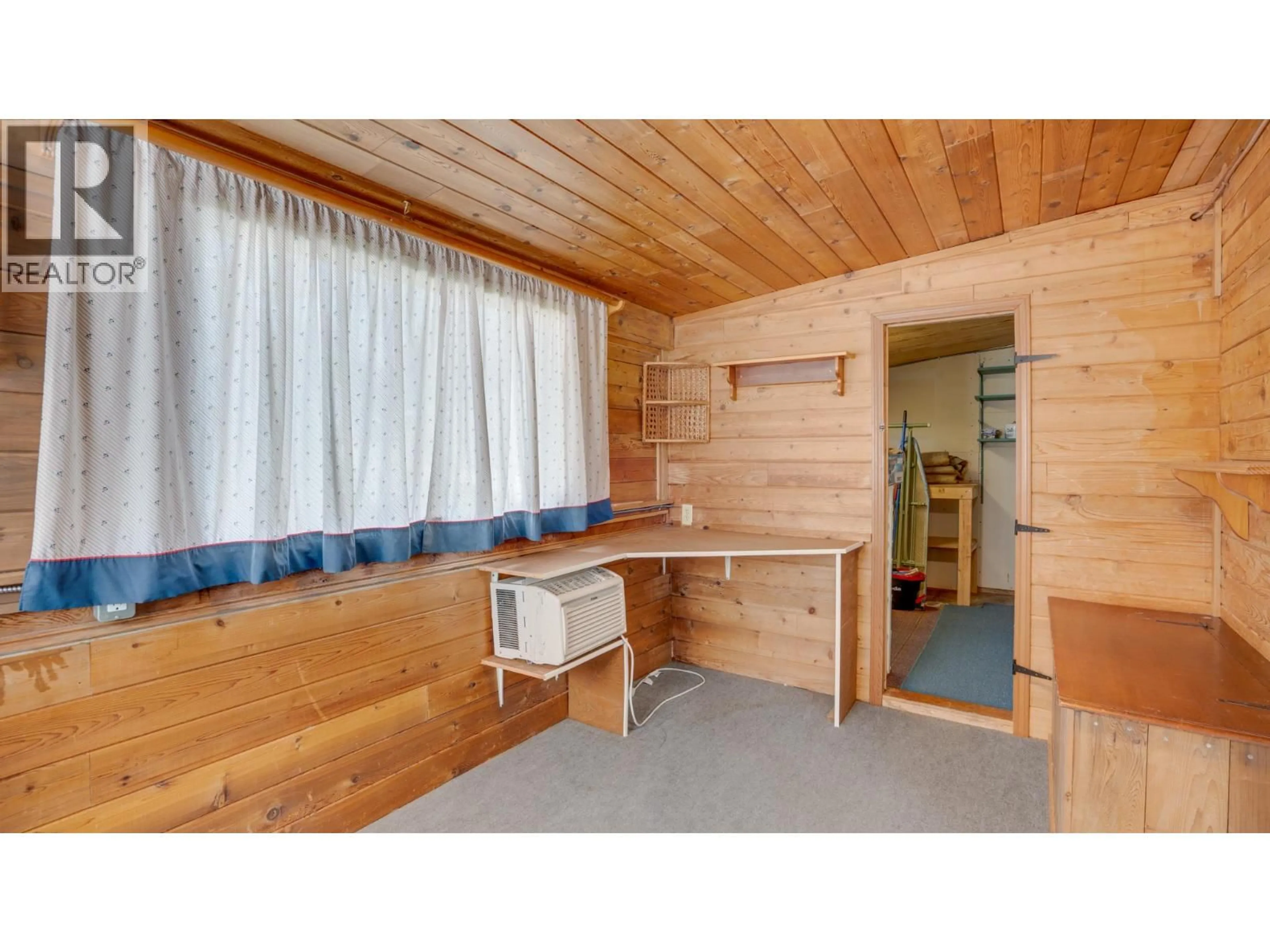 Standard bathroom, wood/laminate floor for 61 - 5484 25 AVENUE, Vernon British Columbia V1T7A8