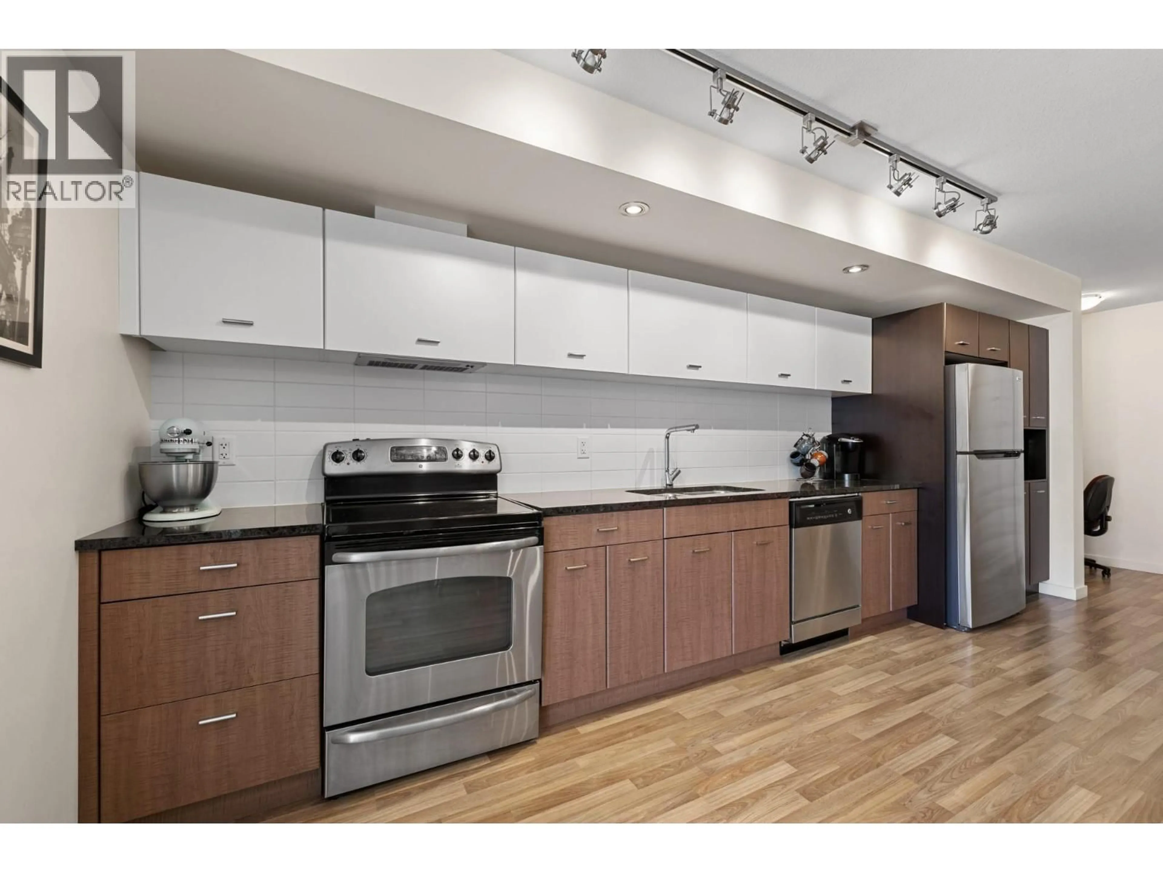 Standard kitchen, wood/laminate floor for 406 - 547 YATES ROAD, Kelowna British Columbia V1V2T9