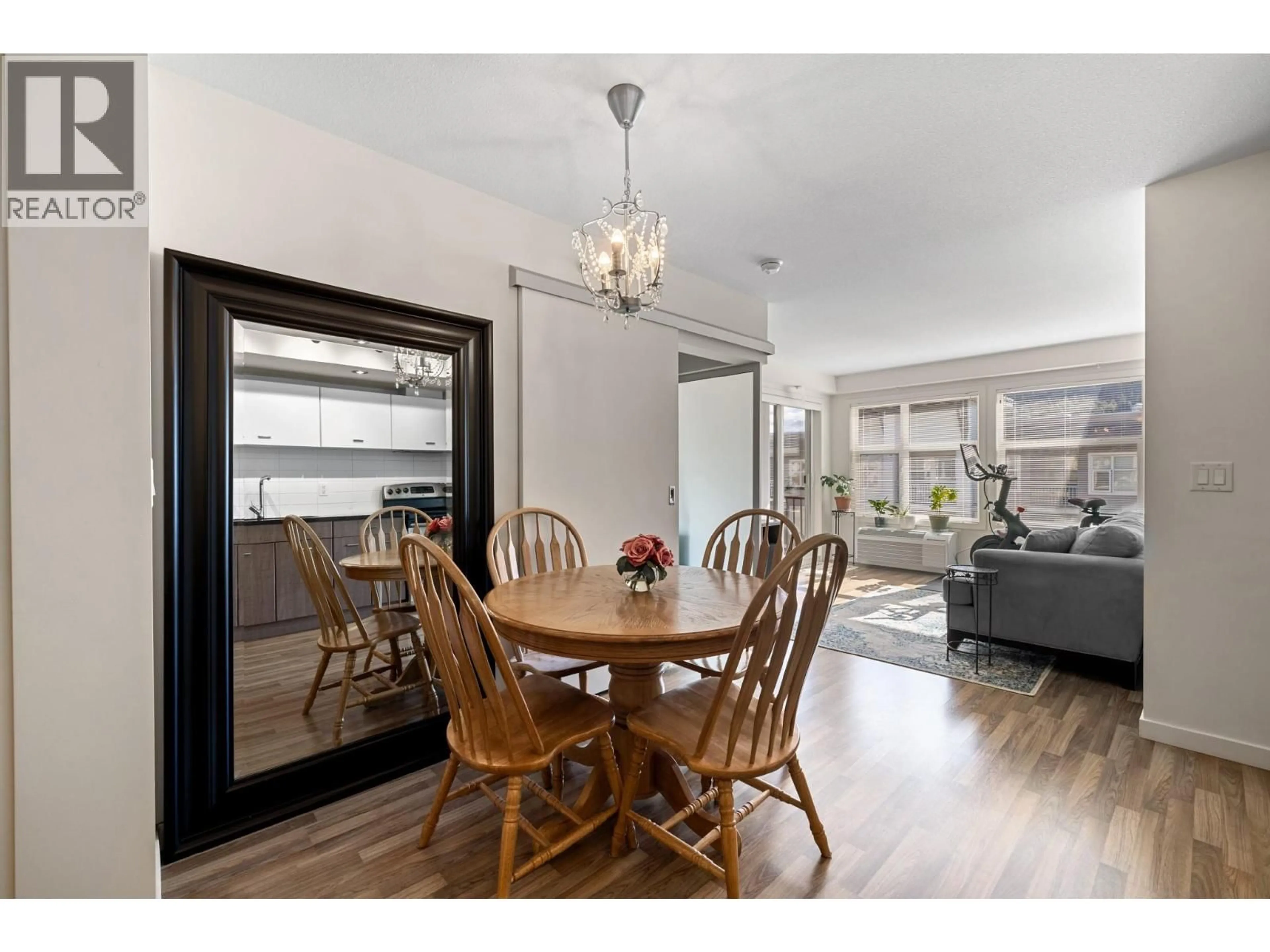 Dining room, wood/laminate floor for 406 - 547 YATES ROAD, Kelowna British Columbia V1V2T9