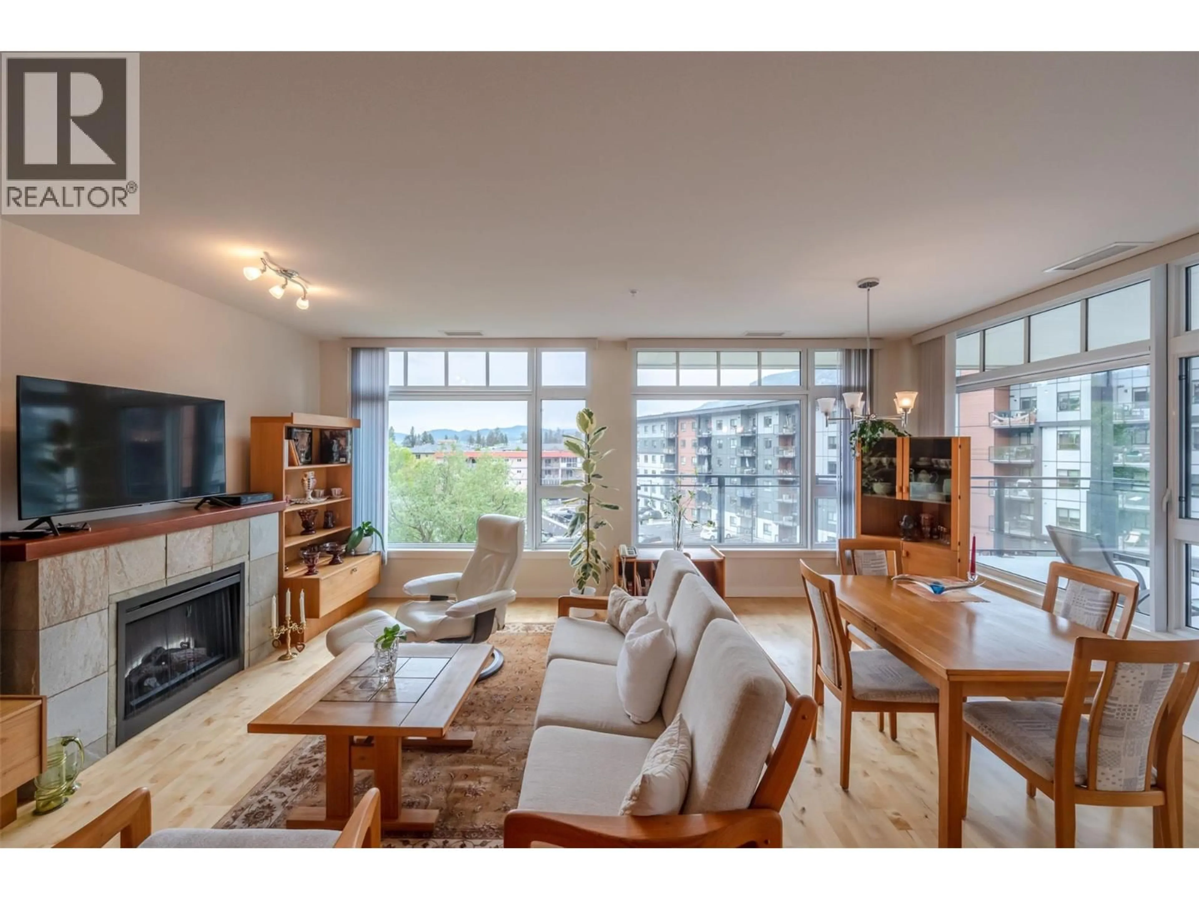 Living room with furniture, unknown for 406 - 3301 SKAHA LAKE ROAD, Penticton British Columbia V2A6G6