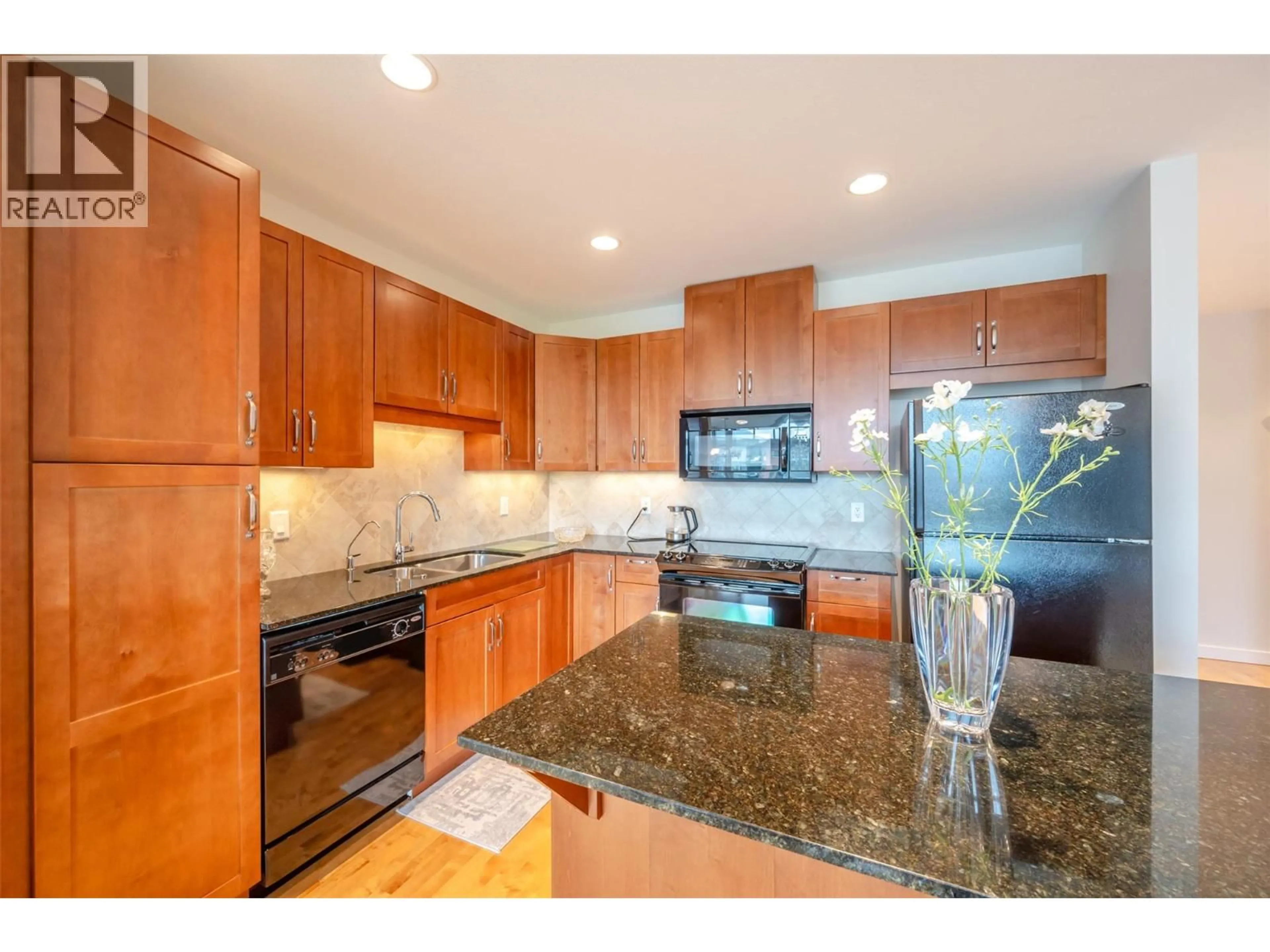 Open concept kitchen, ceramic/tile floor for 406 - 3301 SKAHA LAKE ROAD, Penticton British Columbia V2A6G6