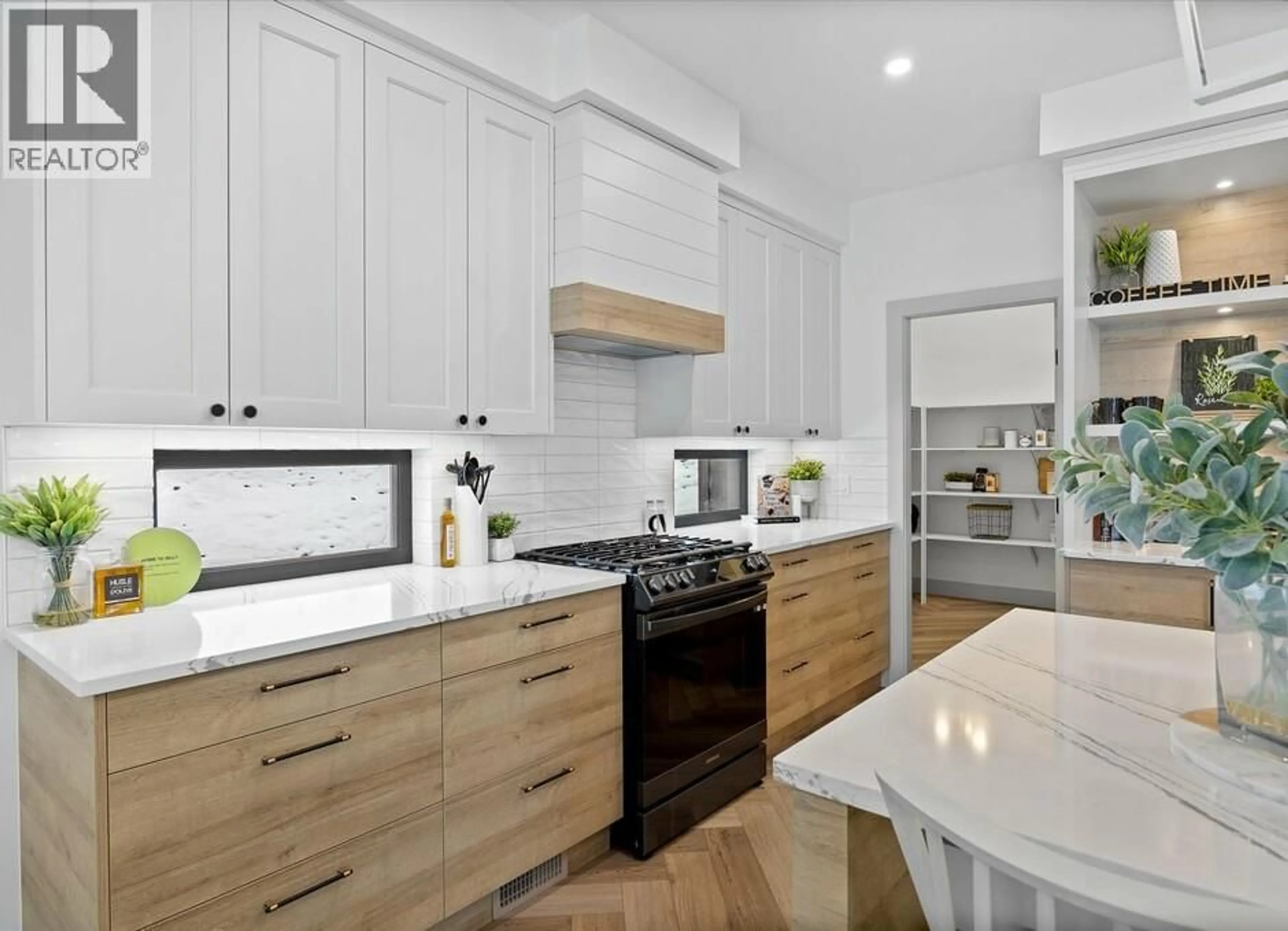 Contemporary kitchen, wood/laminate floor for 1062 EMSLIE STREET, Kelowna British Columbia V1W0C3