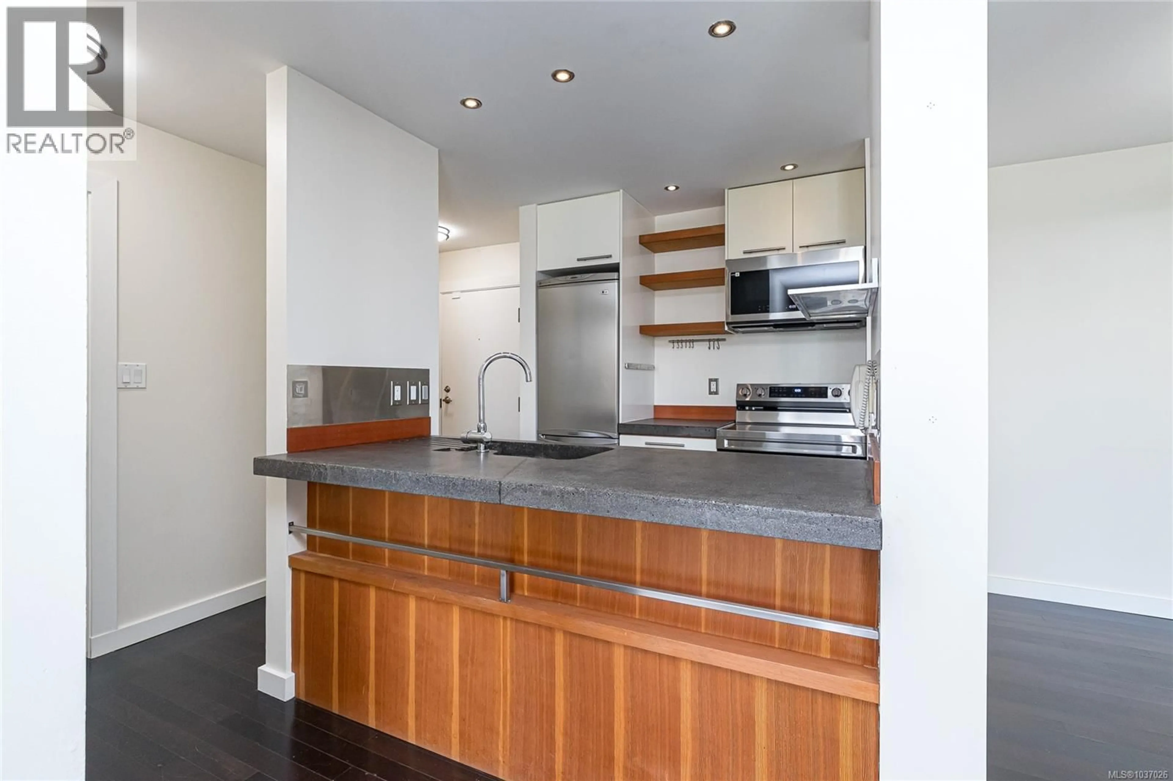 Unknown for 1005 - 1630 QUADRA STREET, Victoria British Columbia V8W3J5