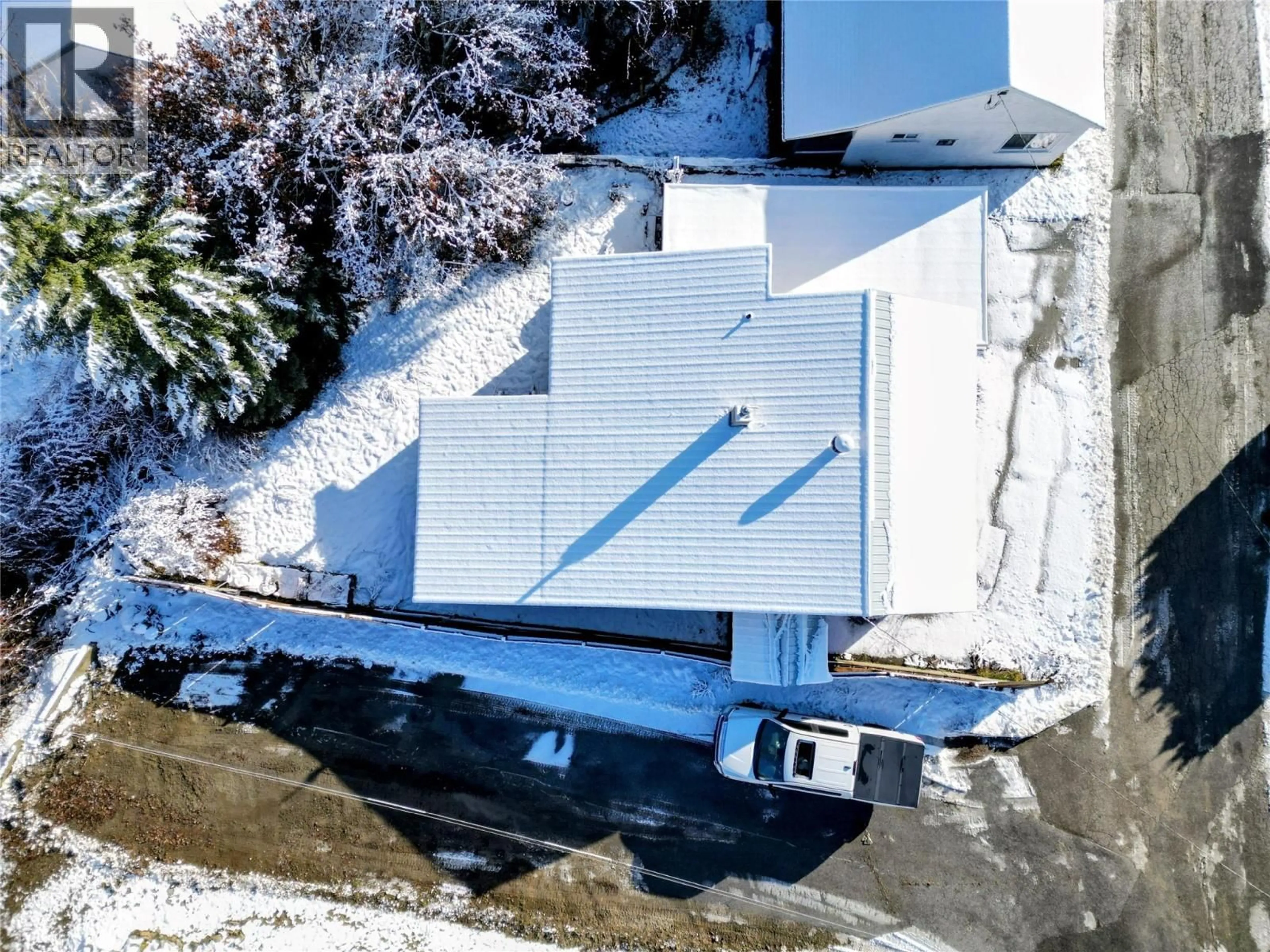 A pic from outside/outdoor area/front of a property/back of a property/a pic from drone, building for 1866 COLE STREET, Fruitvale British Columbia V0G1L0