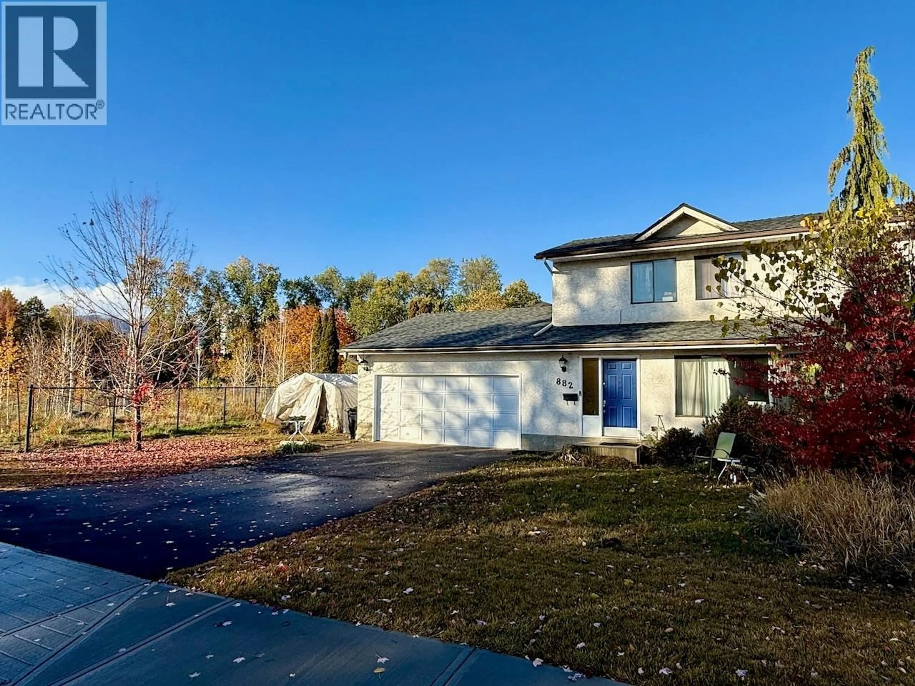 A pic from outside/outdoor area/front of a property/back of a property/a pic from drone, unknown for 882 BURNE AVENUE, Kelowna British Columbia V1Y5P7