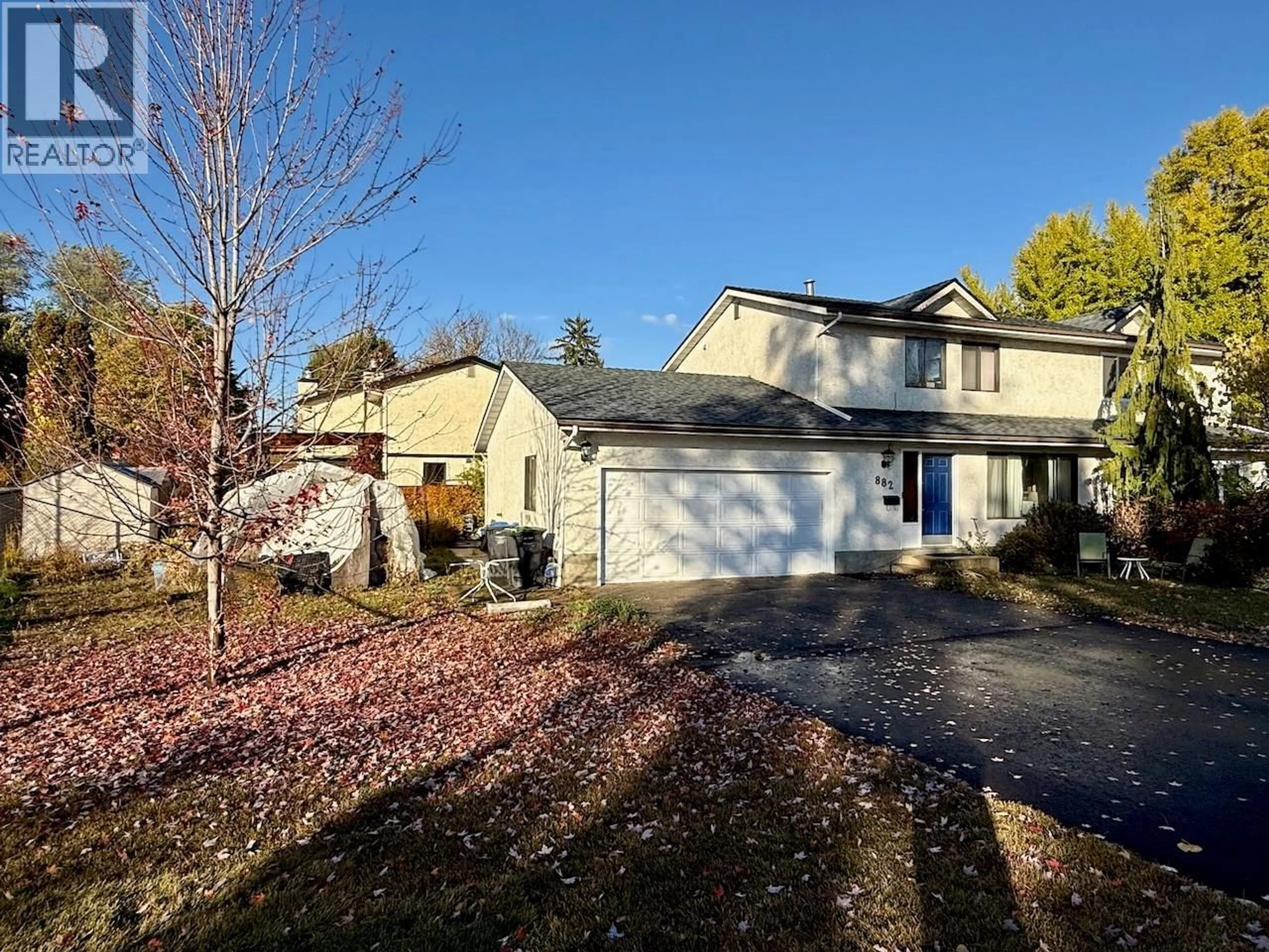 A pic from outside/outdoor area/front of a property/back of a property/a pic from drone, street for 882 BURNE AVENUE, Kelowna British Columbia V1Y5P7