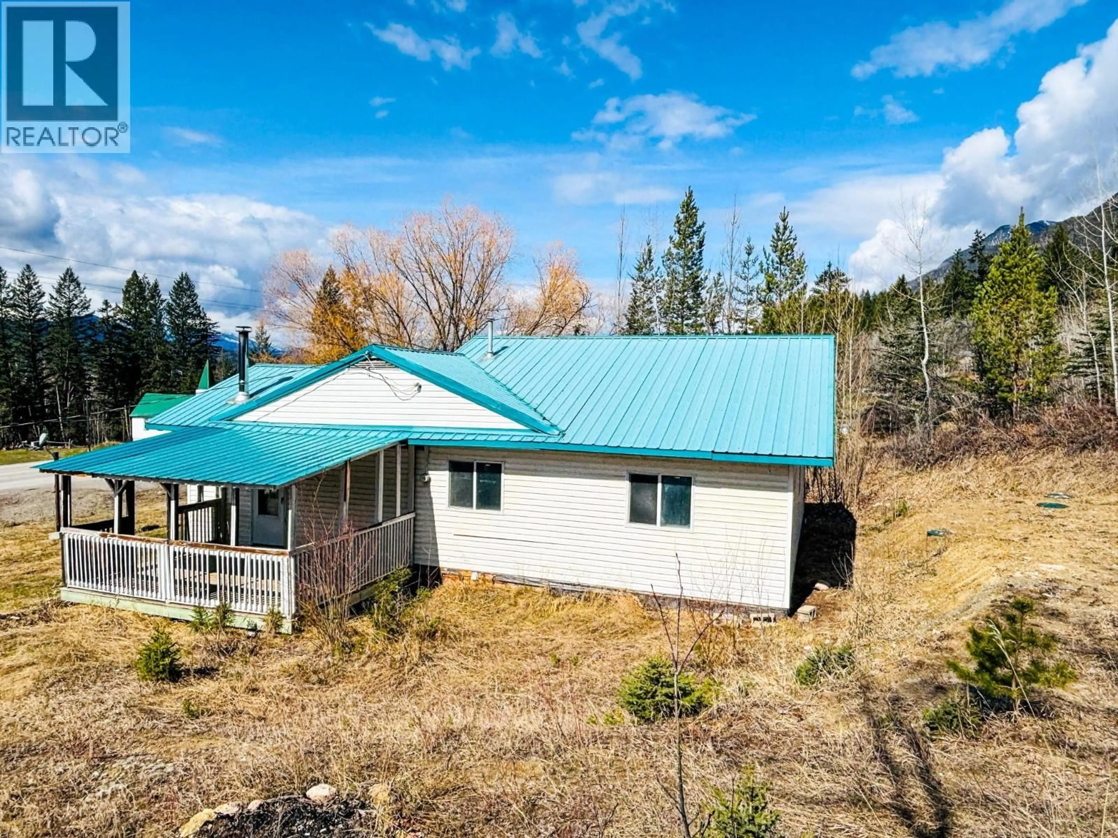 A pic from outside/outdoor area/front of a property/back of a property/a pic from drone, unknown for 2866 95 HIGHWAY, Brisco British Columbia V0A1B0