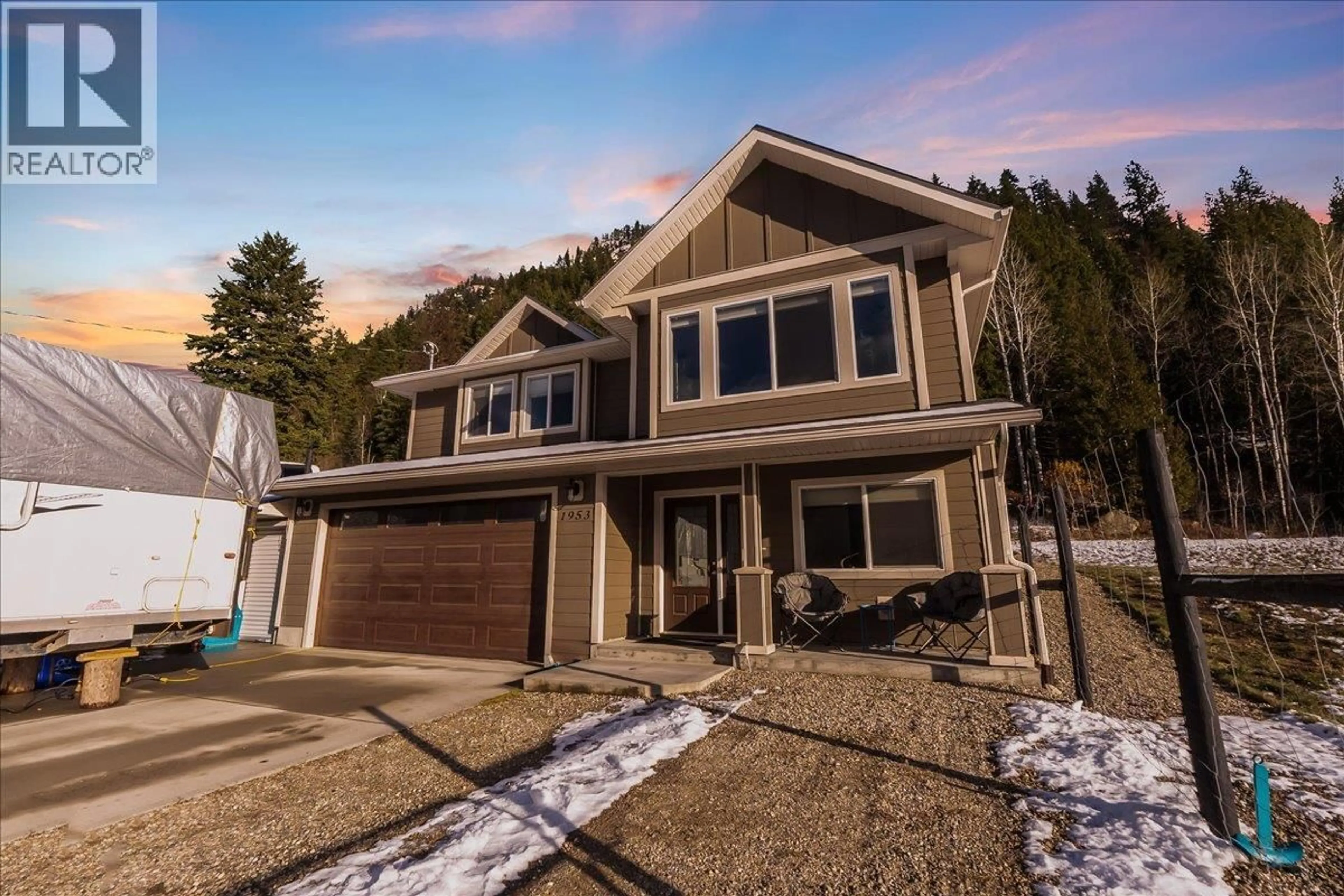 Home with vinyl exterior material, mountain view for 1953 SANDY ROAD, Castlegar British Columbia V1N4T1